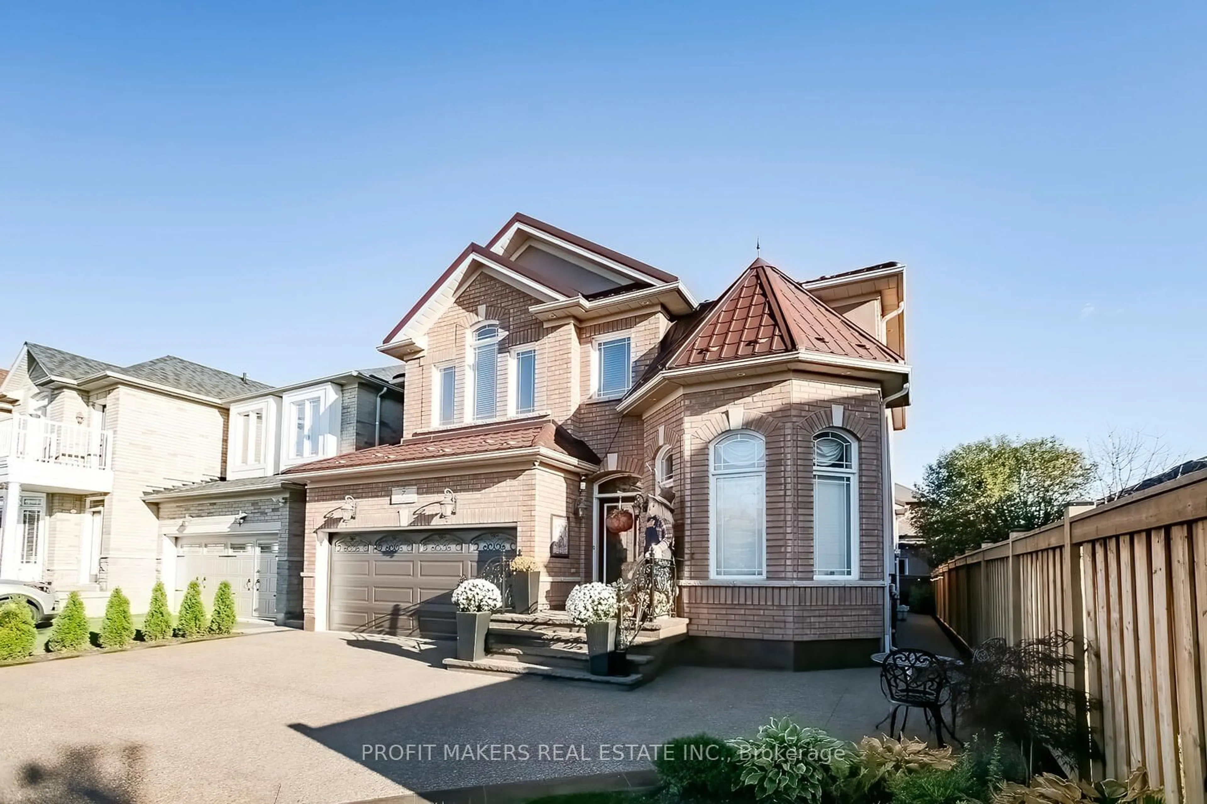 Frontside or backside of a home, the street view for 7 Lena Gate, Brampton Ontario L7A 3S5