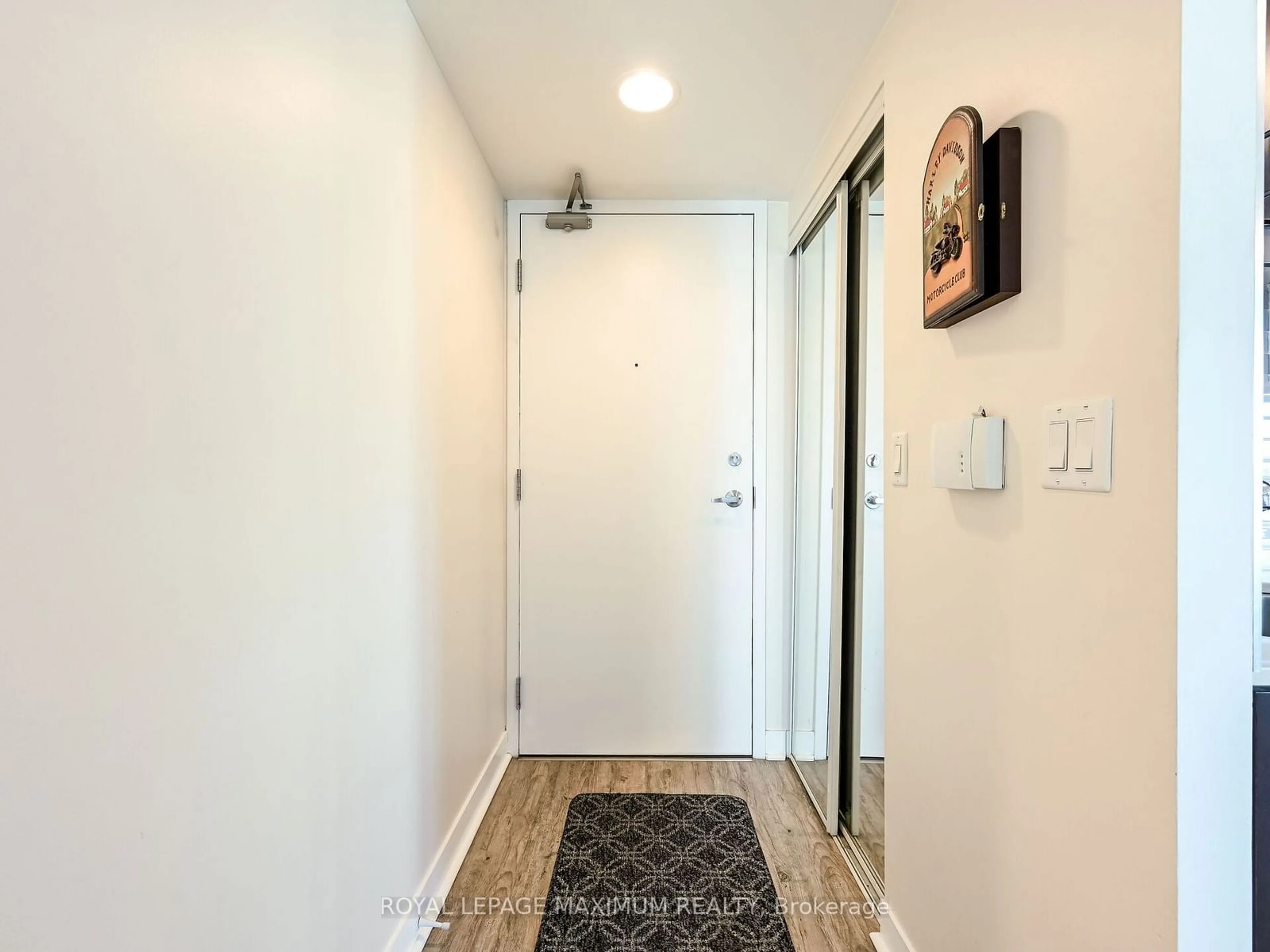 Indoor entryway, wood floors for 155 Legion Rd #1113, Toronto Ontario M8Y 0A7