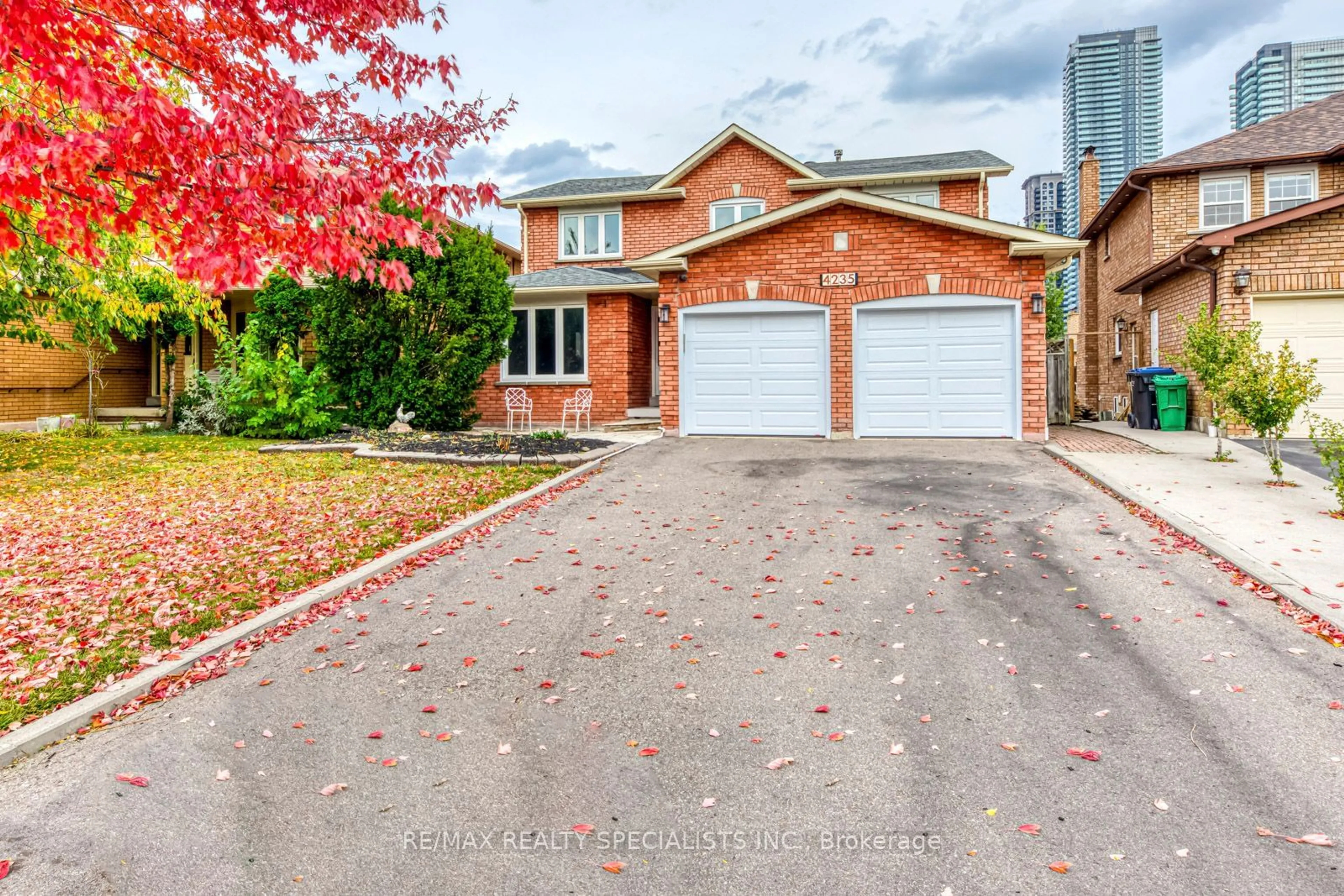 Home with brick exterior material for 4235 Hazineh Crt, Mississauga Ontario L5B 3N6