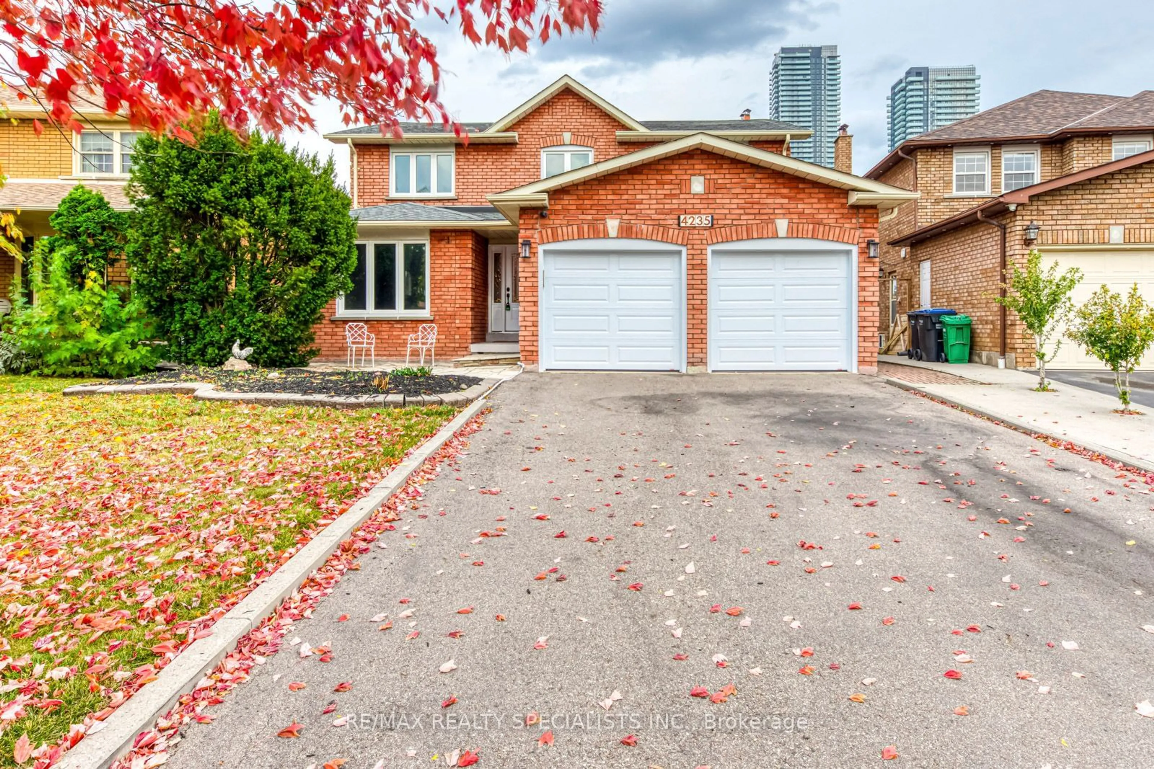 Home with brick exterior material for 4235 Hazineh Crt, Mississauga Ontario L5B 3N6