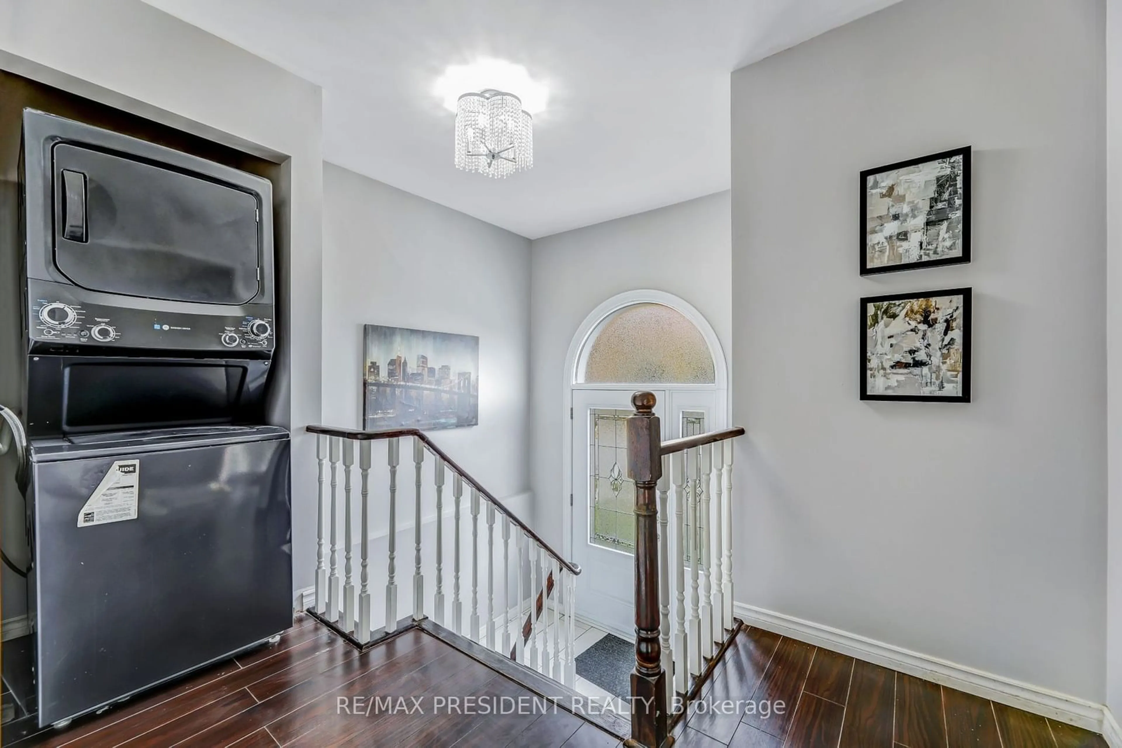 Indoor entryway, wood floors for 28 Royal Salisbury Way, Brampton Ontario L6V 3J6