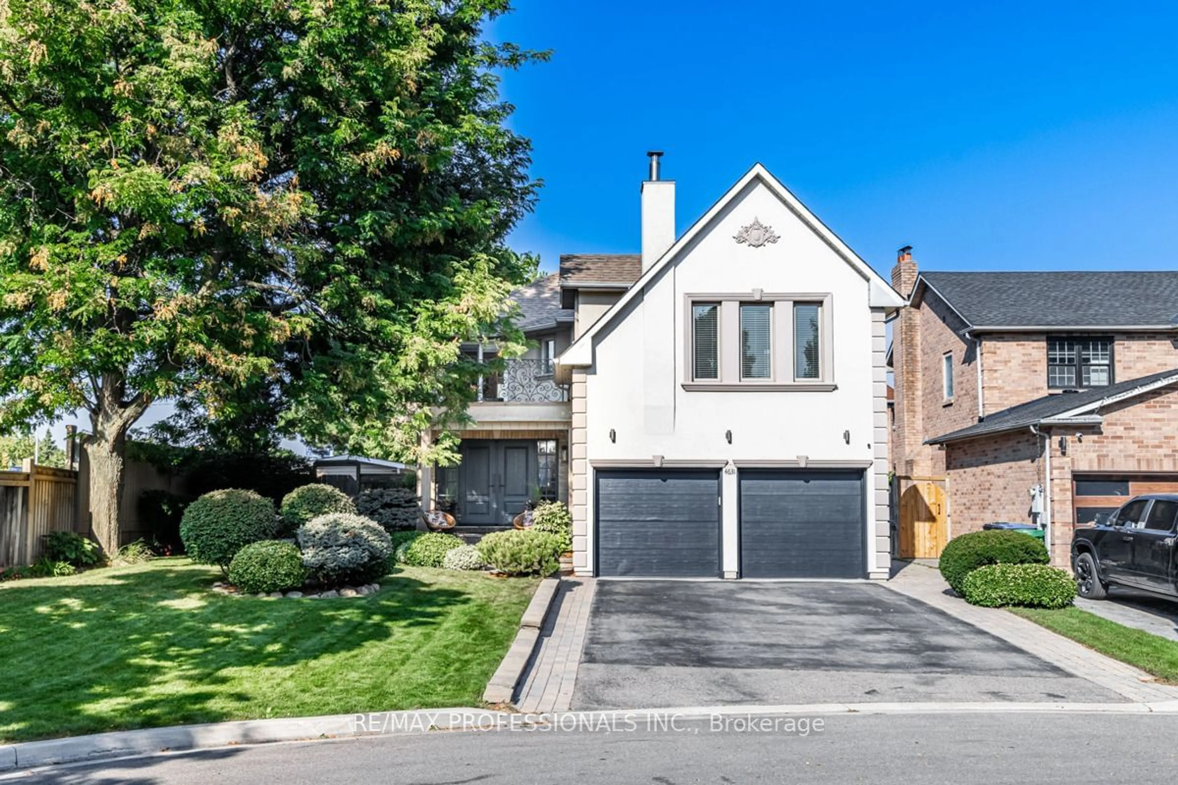 A pic from exterior of the house or condo, the street view for 4631 Glastonbury Pl, Mississauga Ontario L5M 3L7