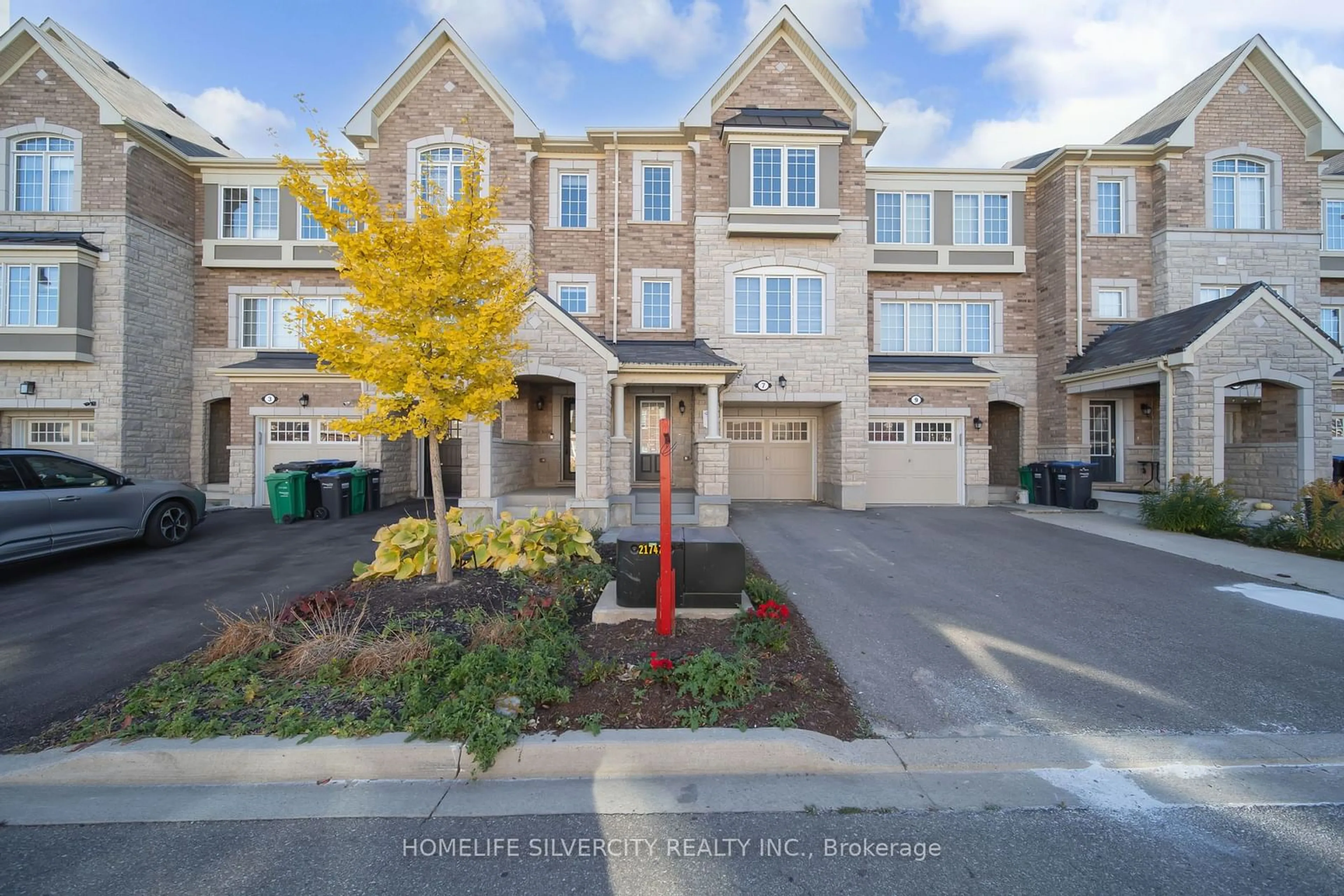 A pic from exterior of the house or condo, the street view for 7 Metro Cres, Brampton Ontario L7A 0A8