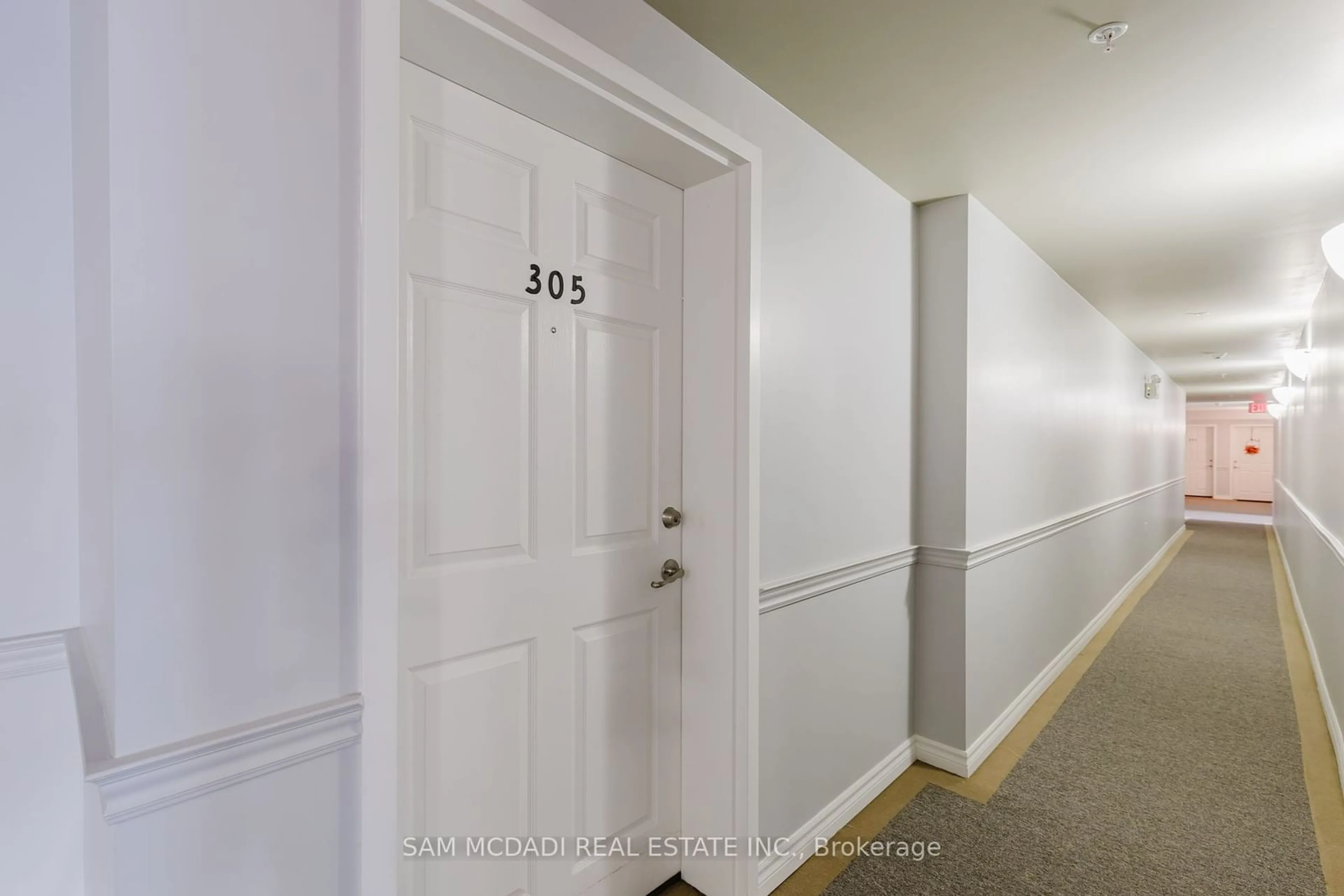 Indoor entryway, wood floors for 1360 Main St #305, Milton Ontario L9T 7S5