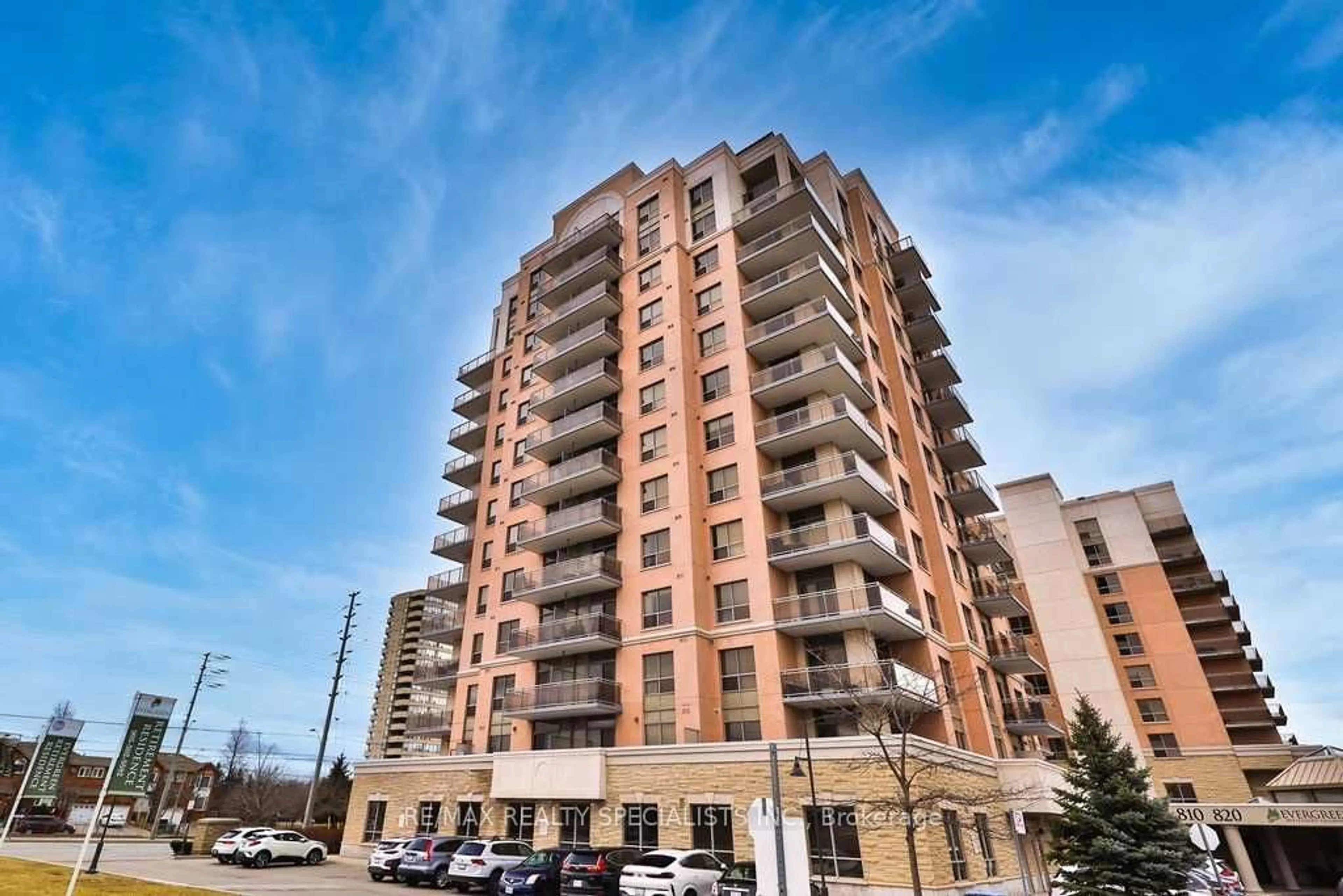 A pic from exterior of the house or condo, the front or back of building for 810 Scollard Crt #302, Mississauga Ontario L5V 0A4