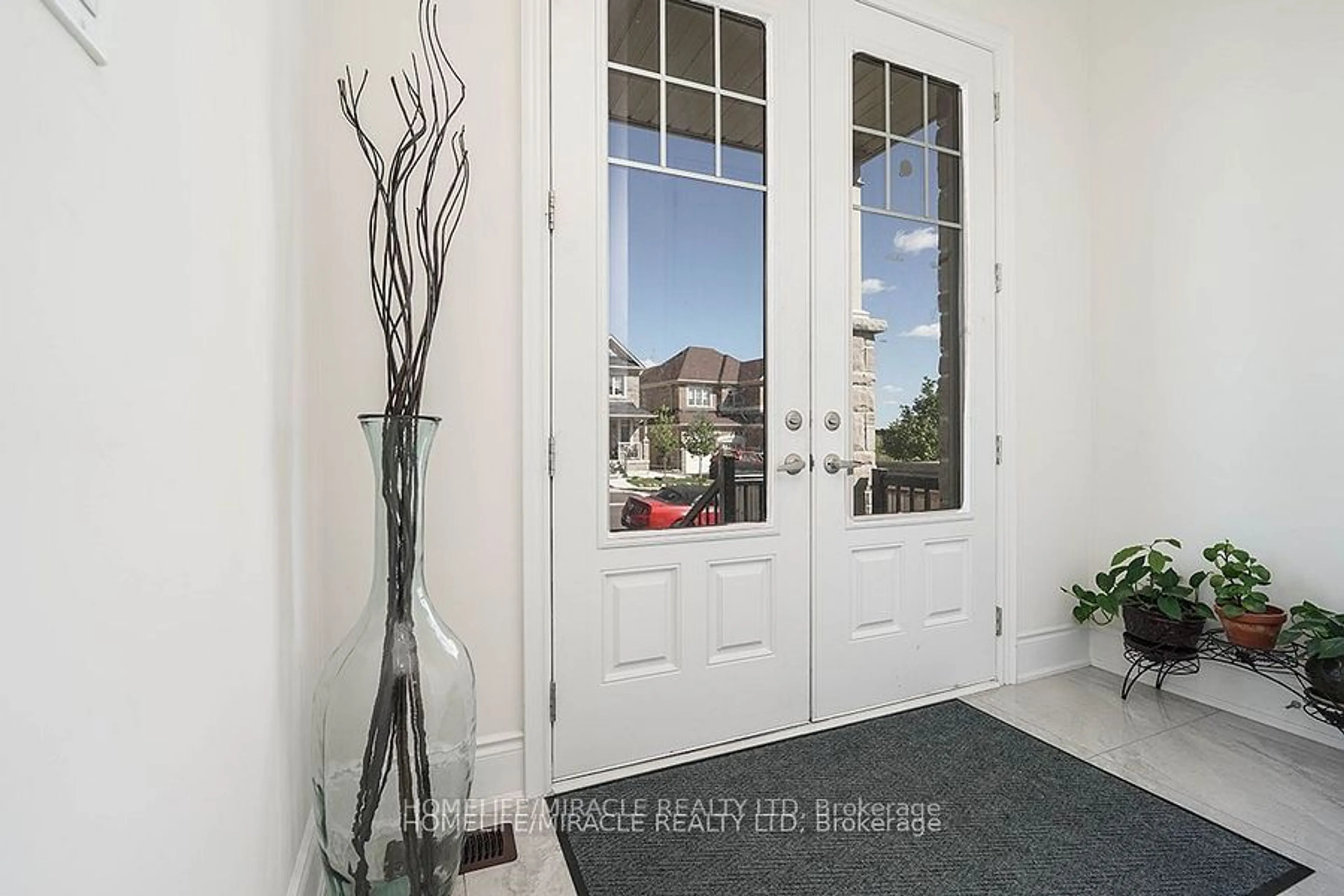 Indoor entryway, wood floors for 32 Dotchson Ave, Caledon Ontario L7C 4G6