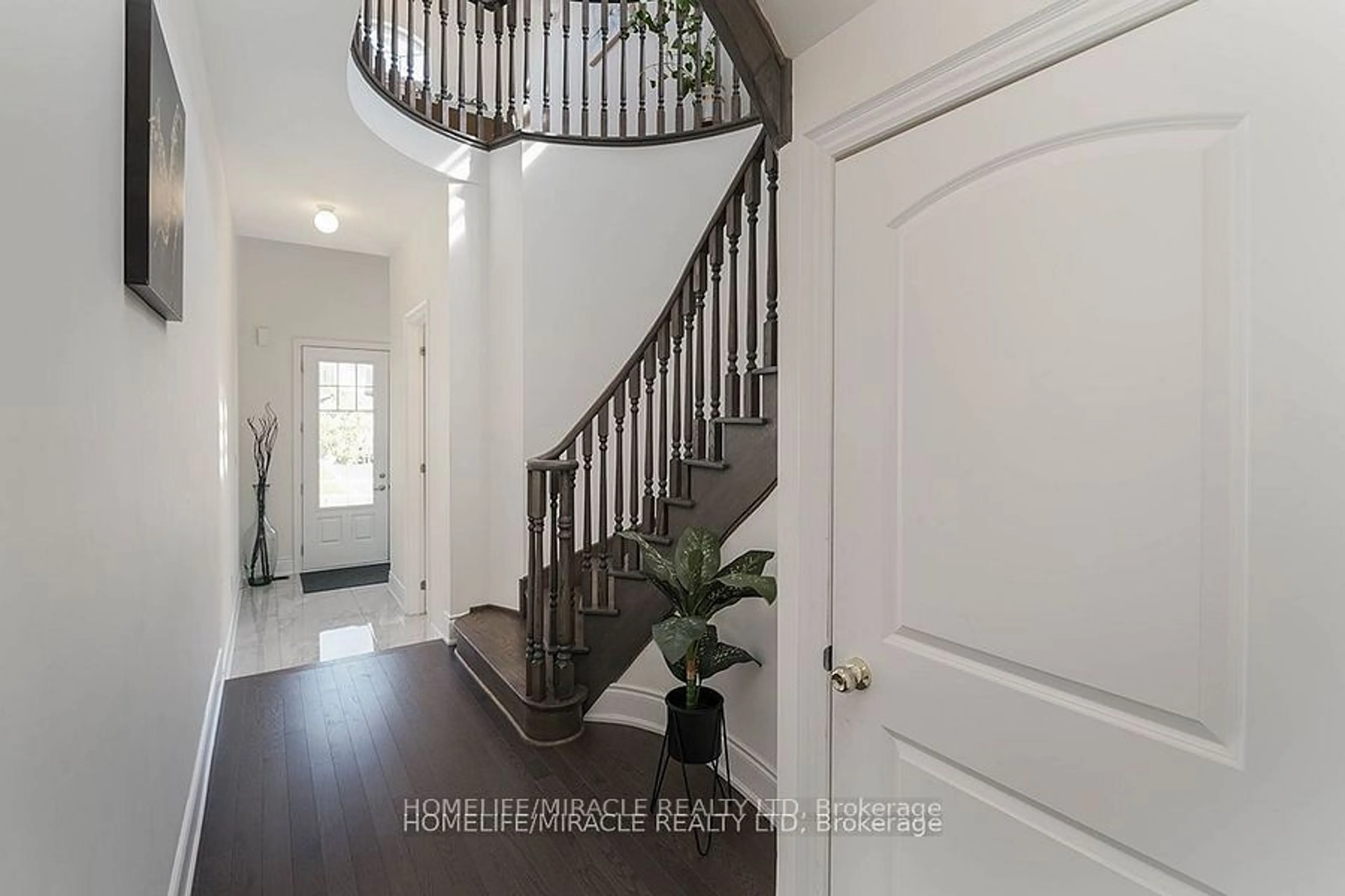 Indoor entryway, wood floors for 32 Dotchson Ave, Caledon Ontario L7C 4G6