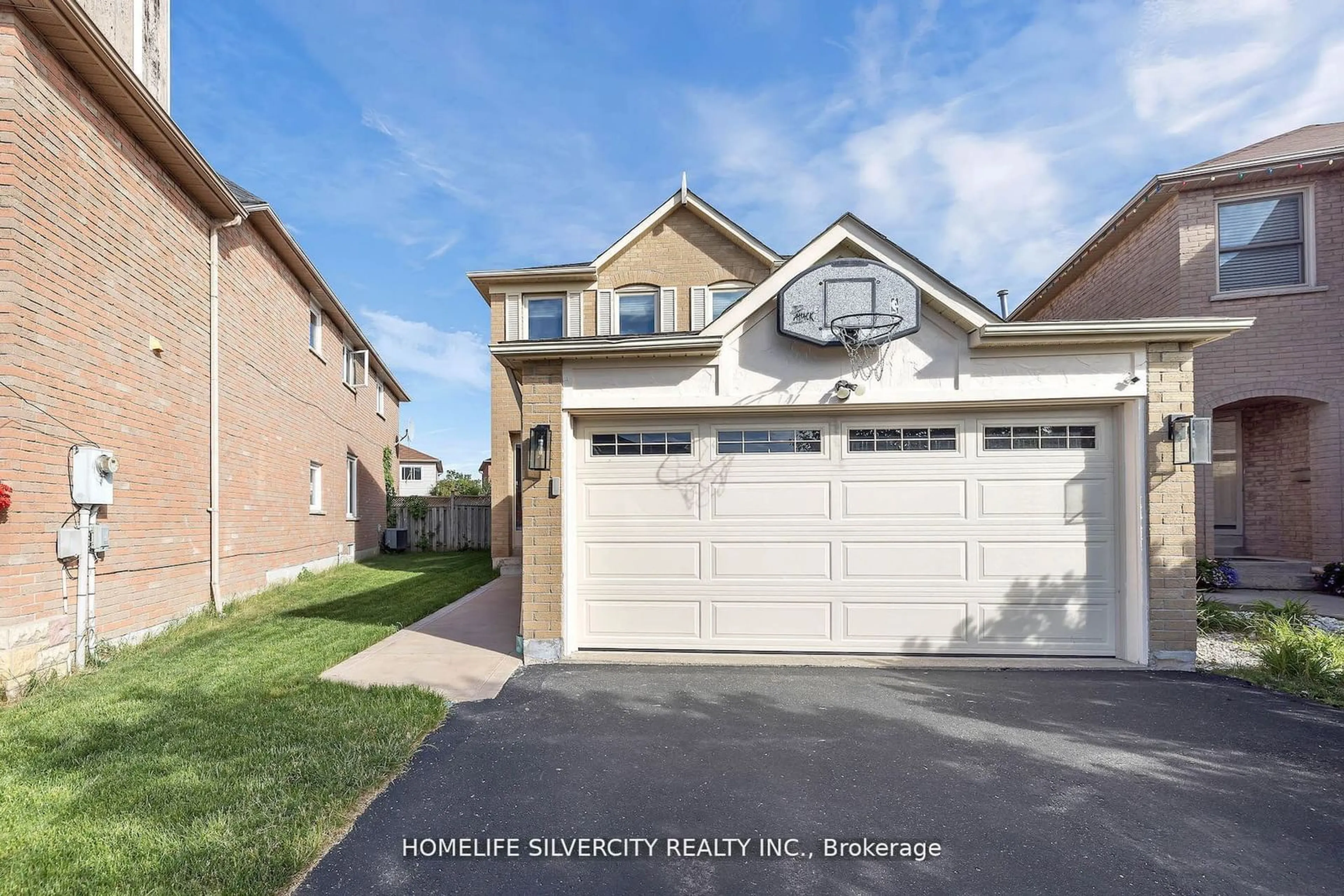 Frontside or backside of a home, the street view for 18 Natalie Crt, Brampton Ontario L6S 5T2