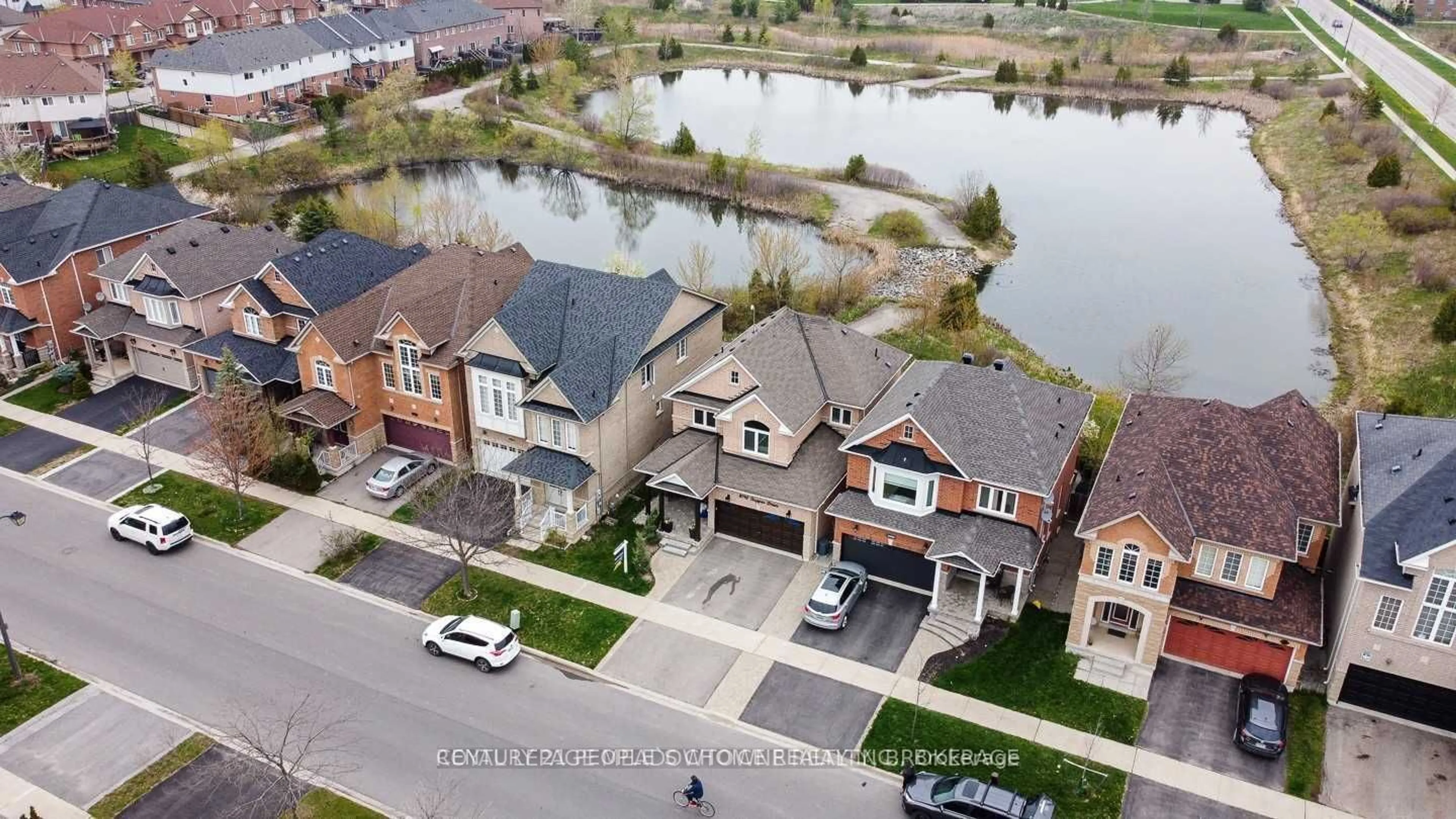 A pic from exterior of the house or condo, lake for 1090 Tupper Dr, Milton Ontario L9T 0A8