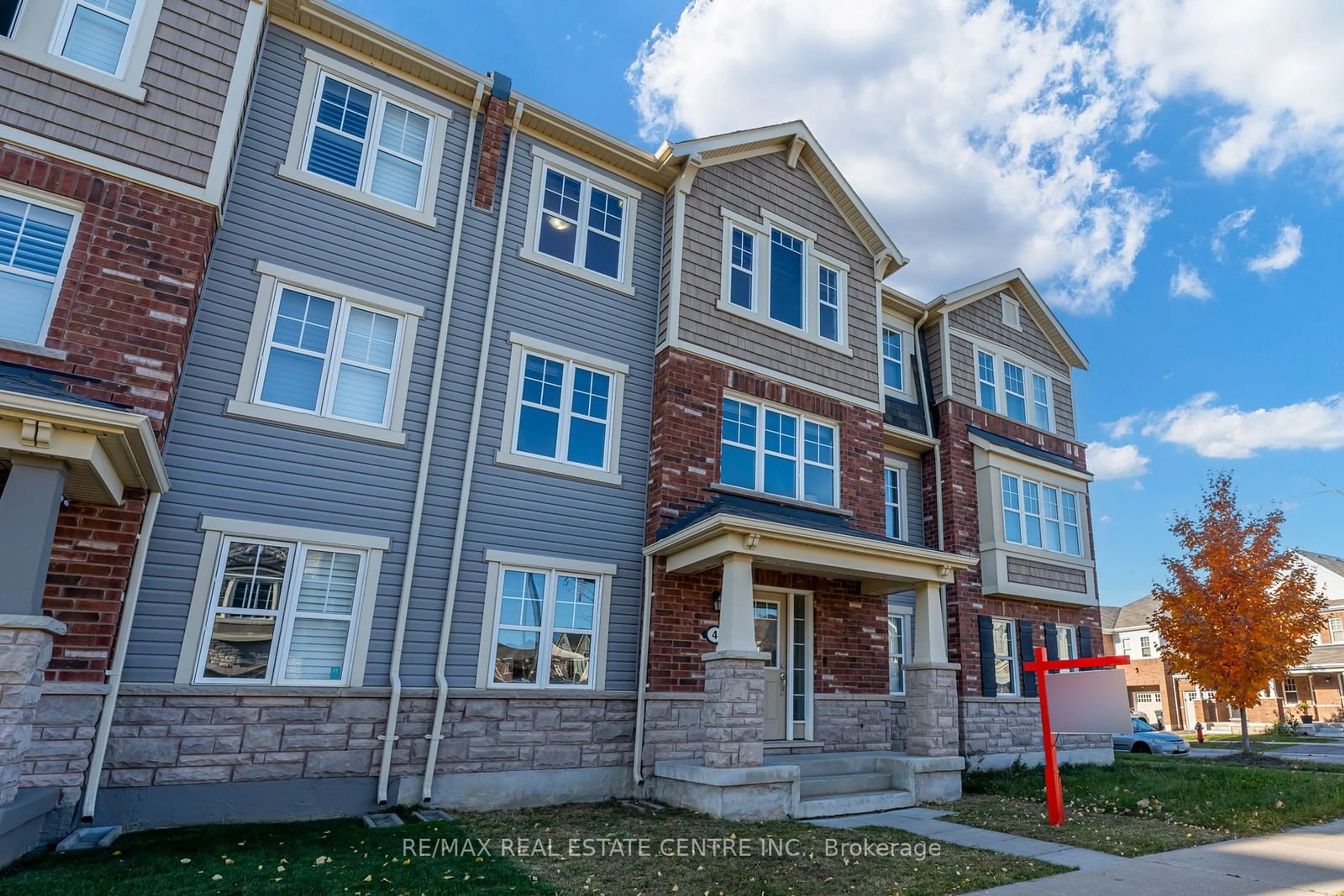 A pic from exterior of the house or condo, the front or back of building for 4 Metro Cres, Brampton Ontario L7A 0A8