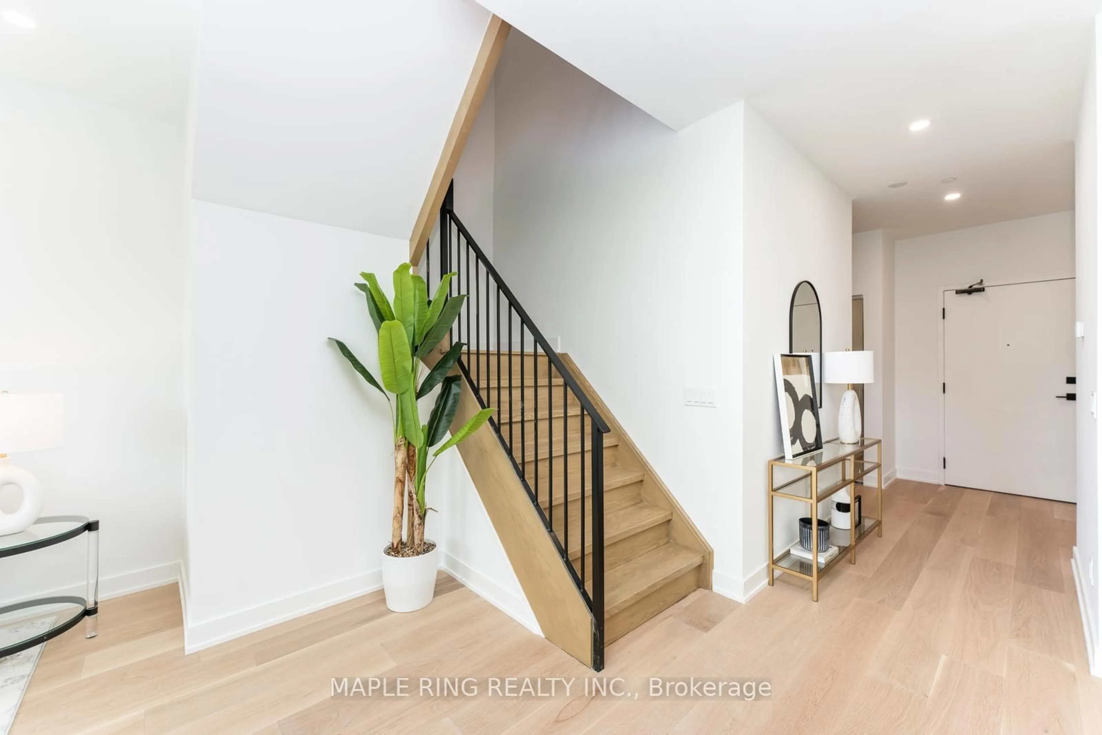 Stairs for 2485 Taunton Rd #111, Oakville Ontario L6H 3R8