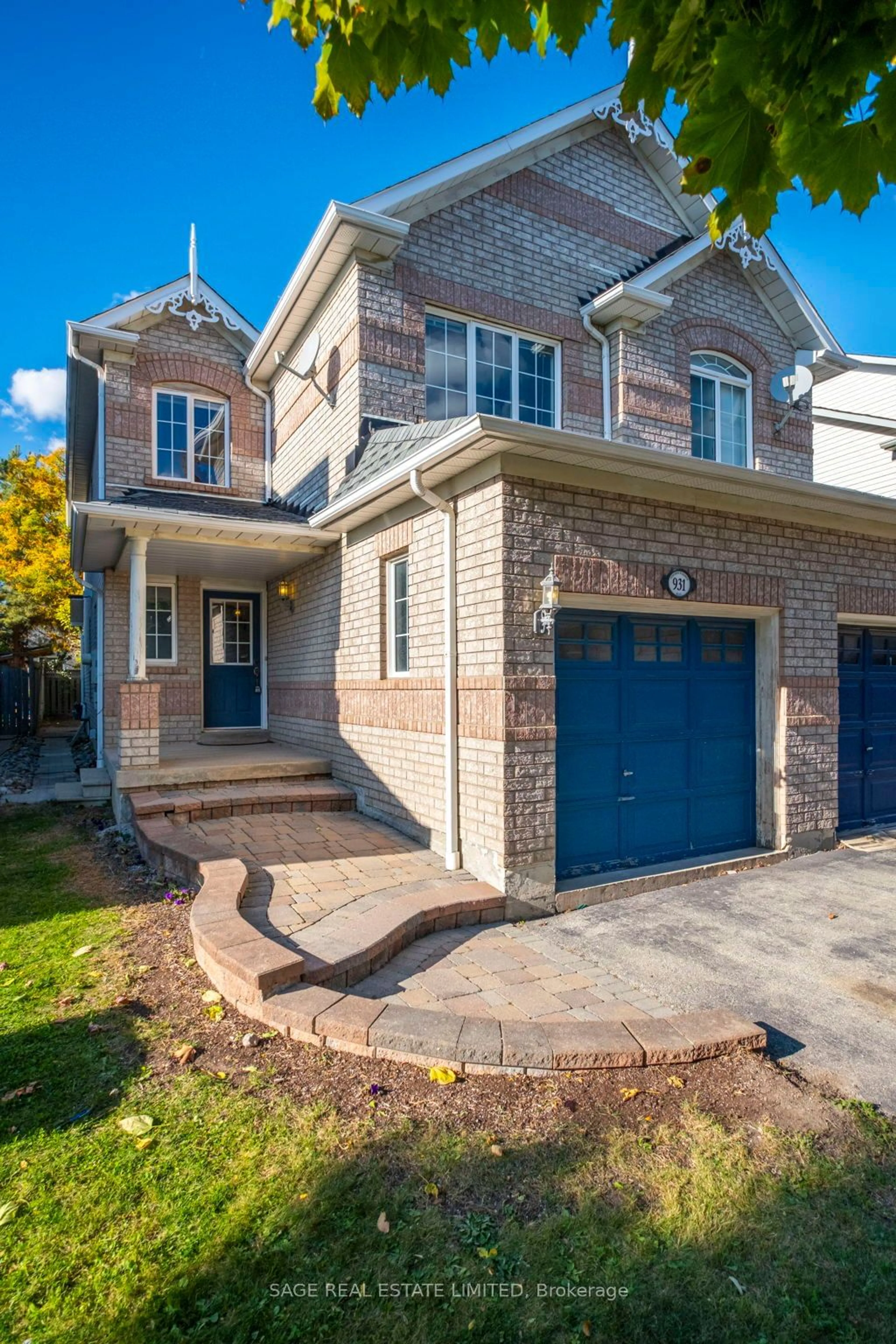 Home with brick exterior material for 931 Golden Farmer Way, Mississauga Ontario L5W 1B4