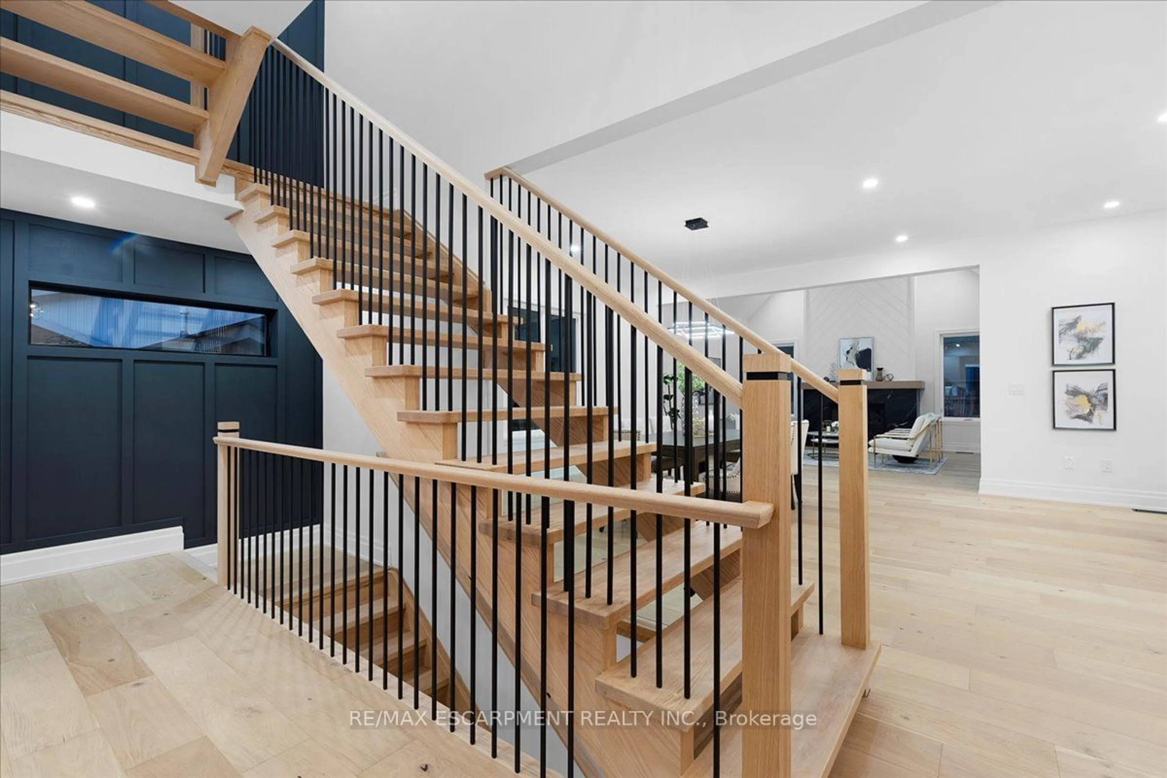 Stairs for 80 Barton St, Milton Ontario L9T 1C9