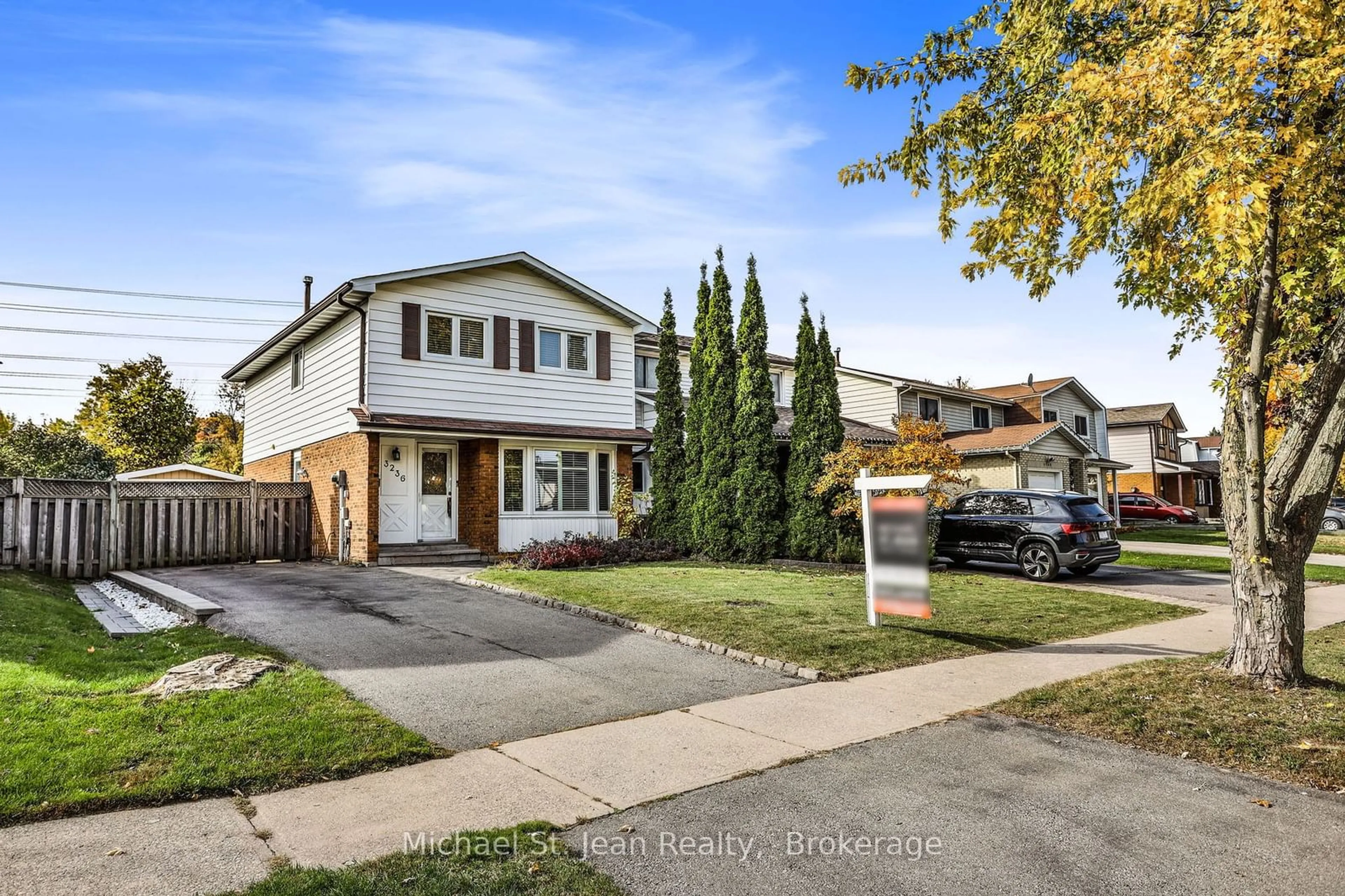 Frontside or backside of a home, the street view for 3236 Hornbeam Cres, Mississauga Ontario L5L 1B4