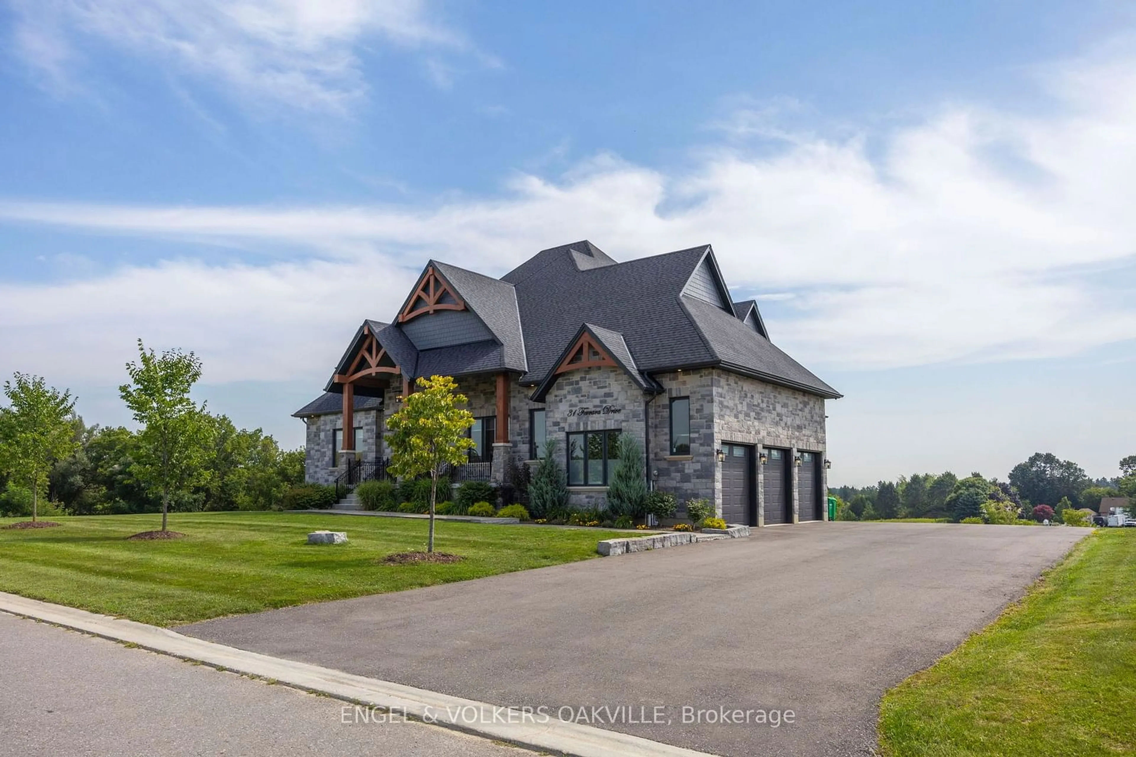 Frontside or backside of a home, cottage for 31 Ferrara Dr, Caledon Ontario L7E 4L5