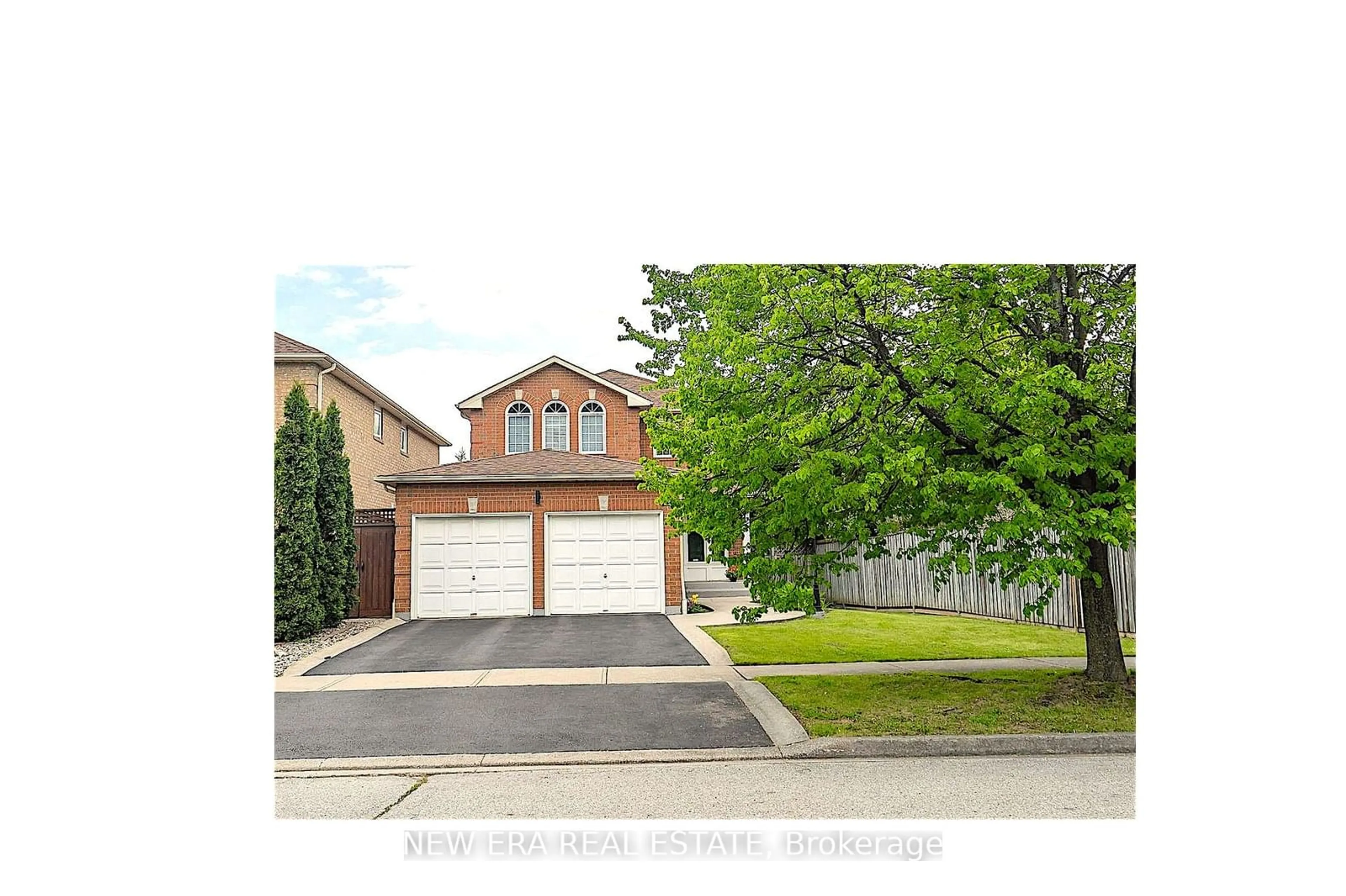 Frontside or backside of a home, the street view for 5380 Floral Hill Cres, Mississauga Ontario L5V 1V3