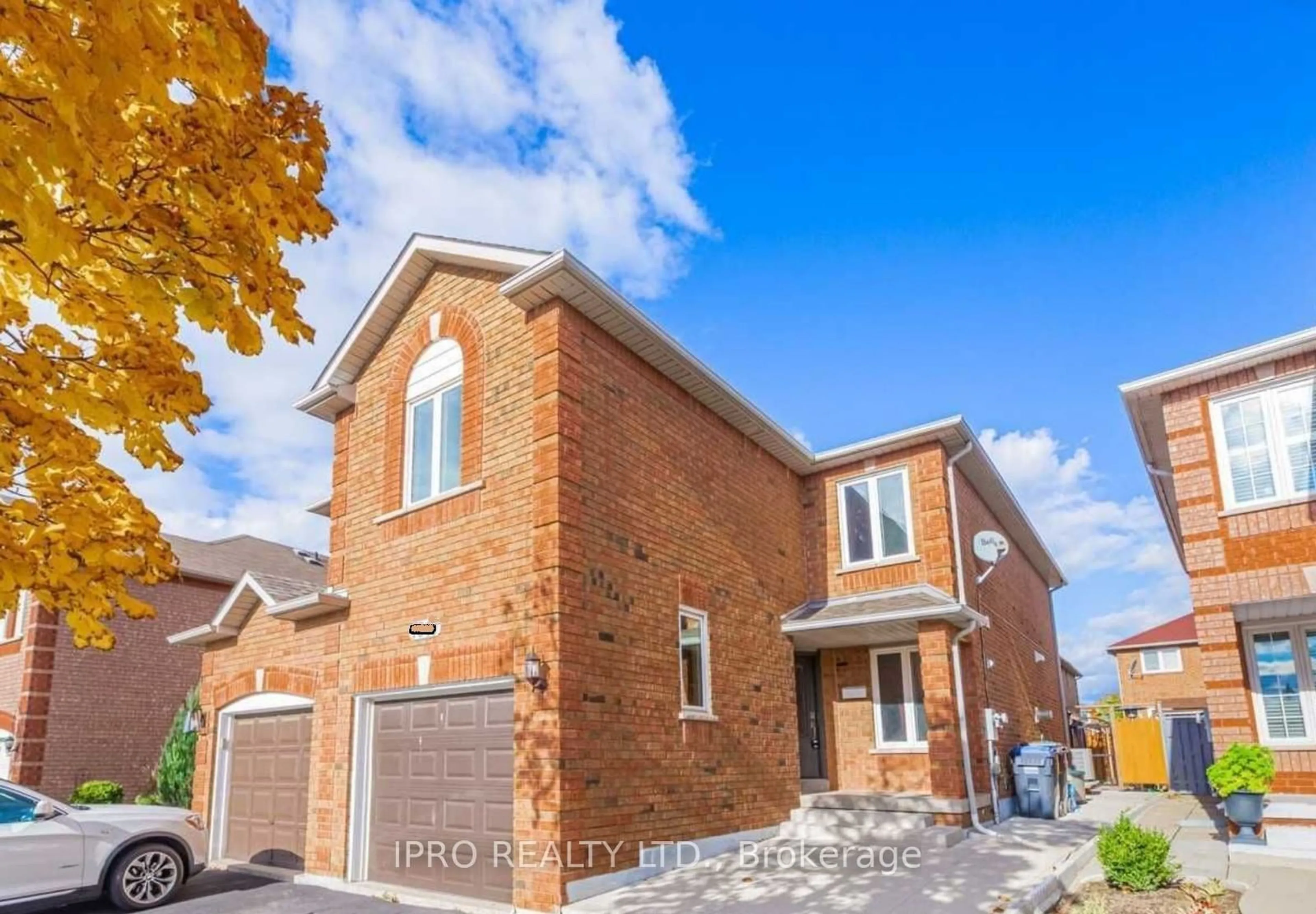 Home with brick exterior material for 7049 Graydon Crt, Mississauga Ontario L5N 7H4