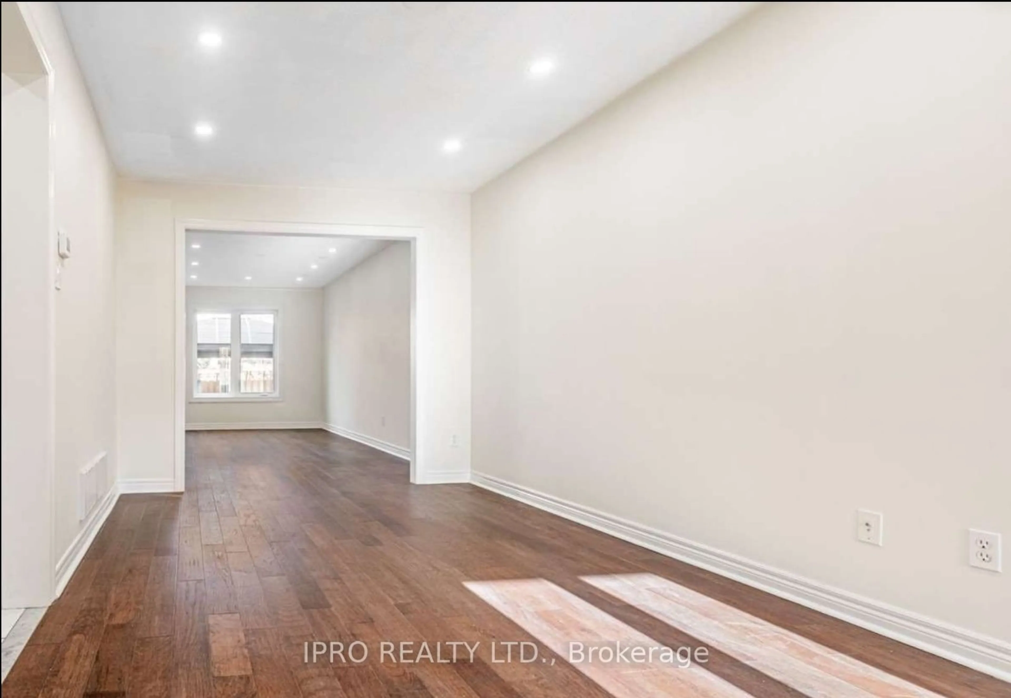 A pic of a room, wood floors for 7049 Graydon Crt, Mississauga Ontario L5N 7H4