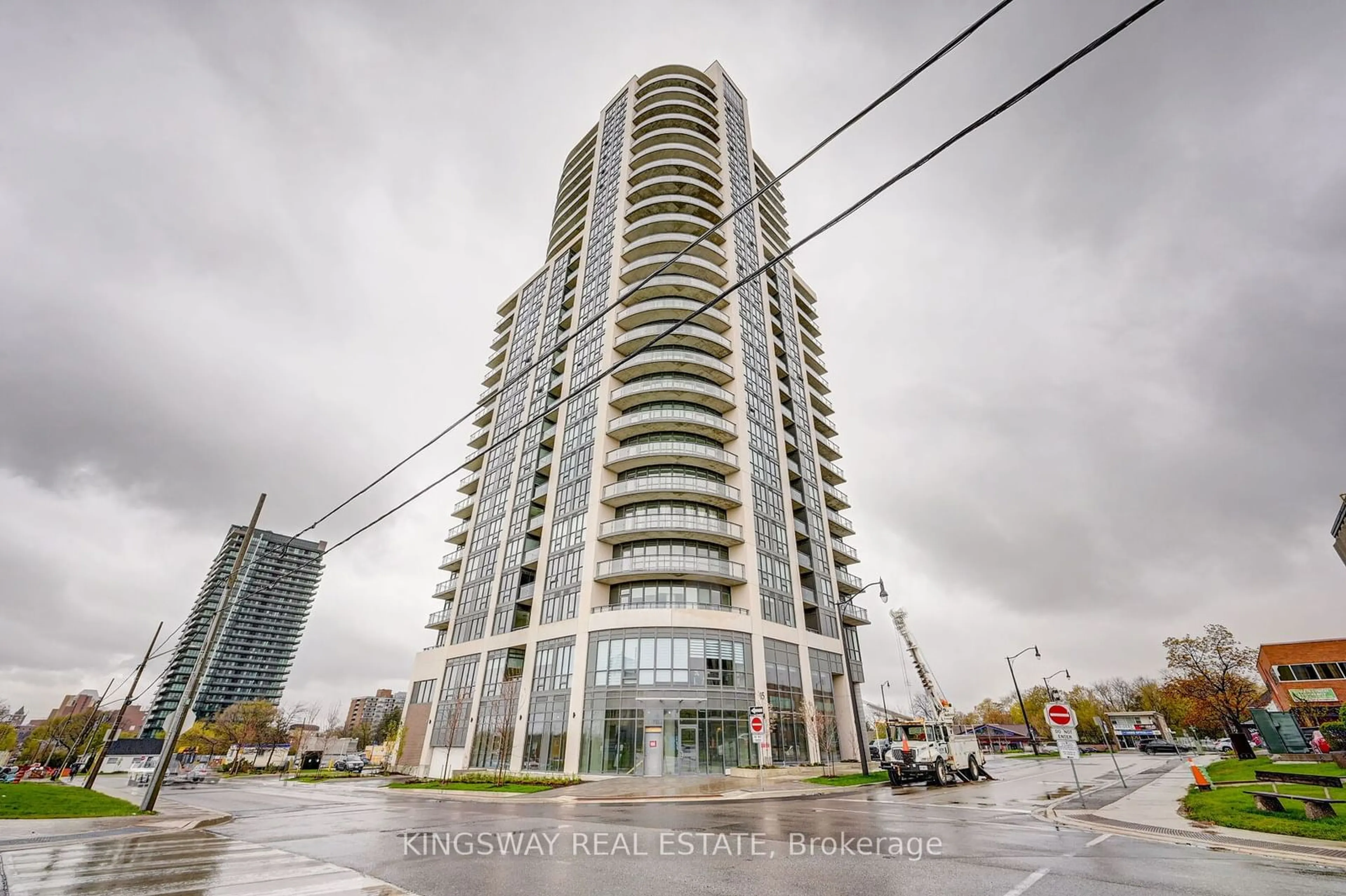 A pic from exterior of the house or condo, the street view for 15 Lynch St #805, Brampton Ontario L6W 3X4