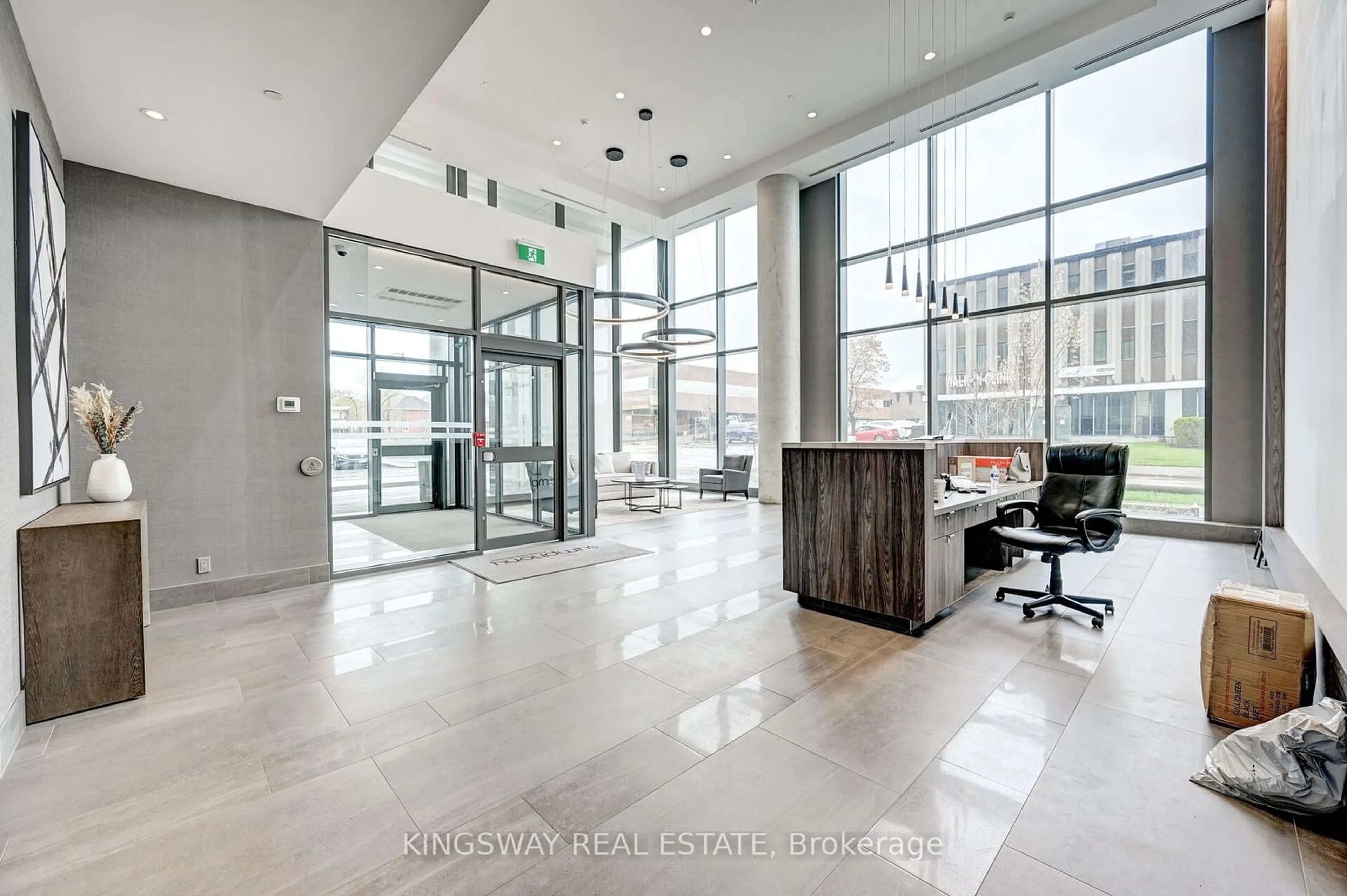 Indoor lobby, ceramic floors for 15 Lynch St #805, Brampton Ontario L6W 3X4