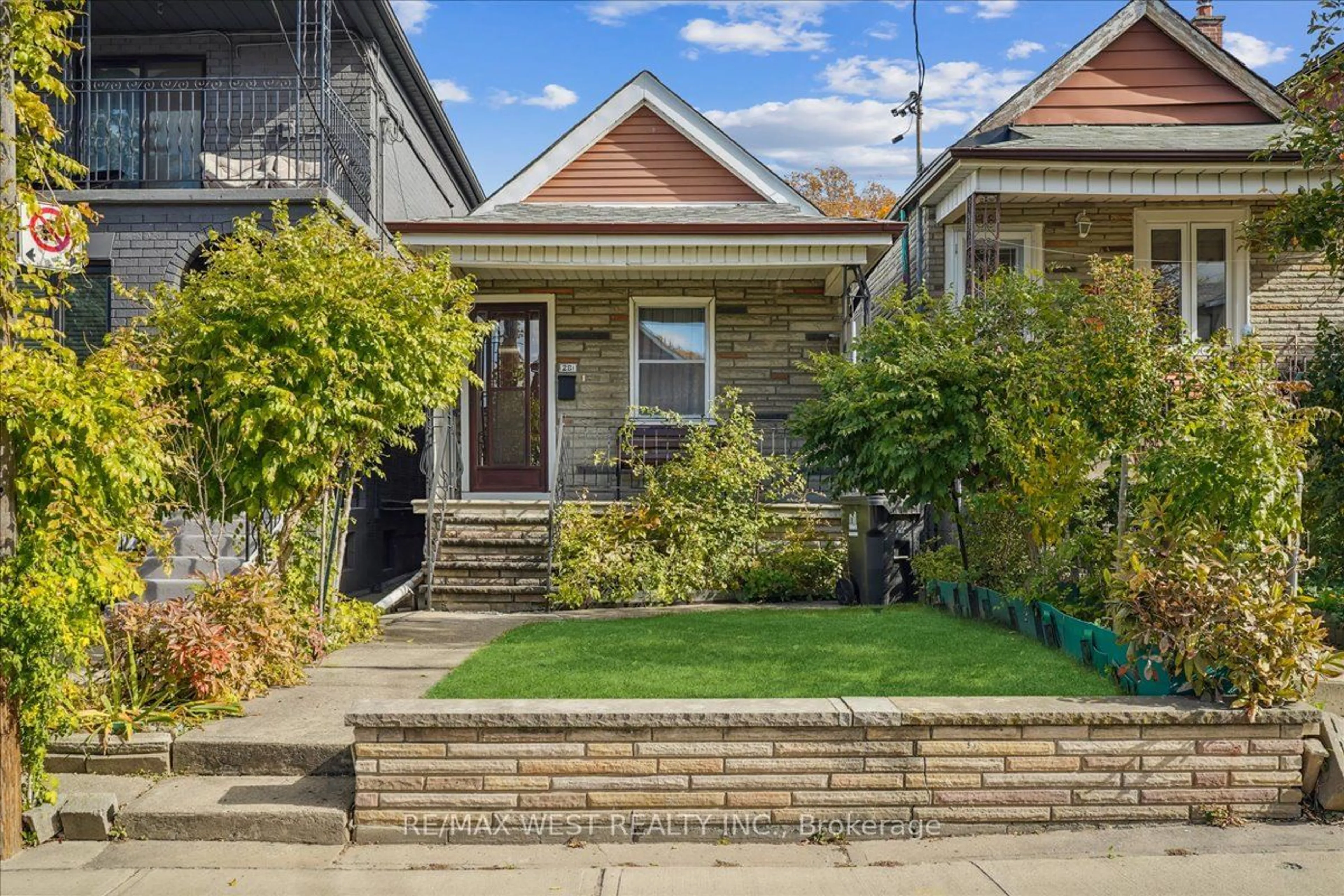 Frontside or backside of a home, cottage for 281 McRoberts Ave, Toronto Ontario M6E 4P8