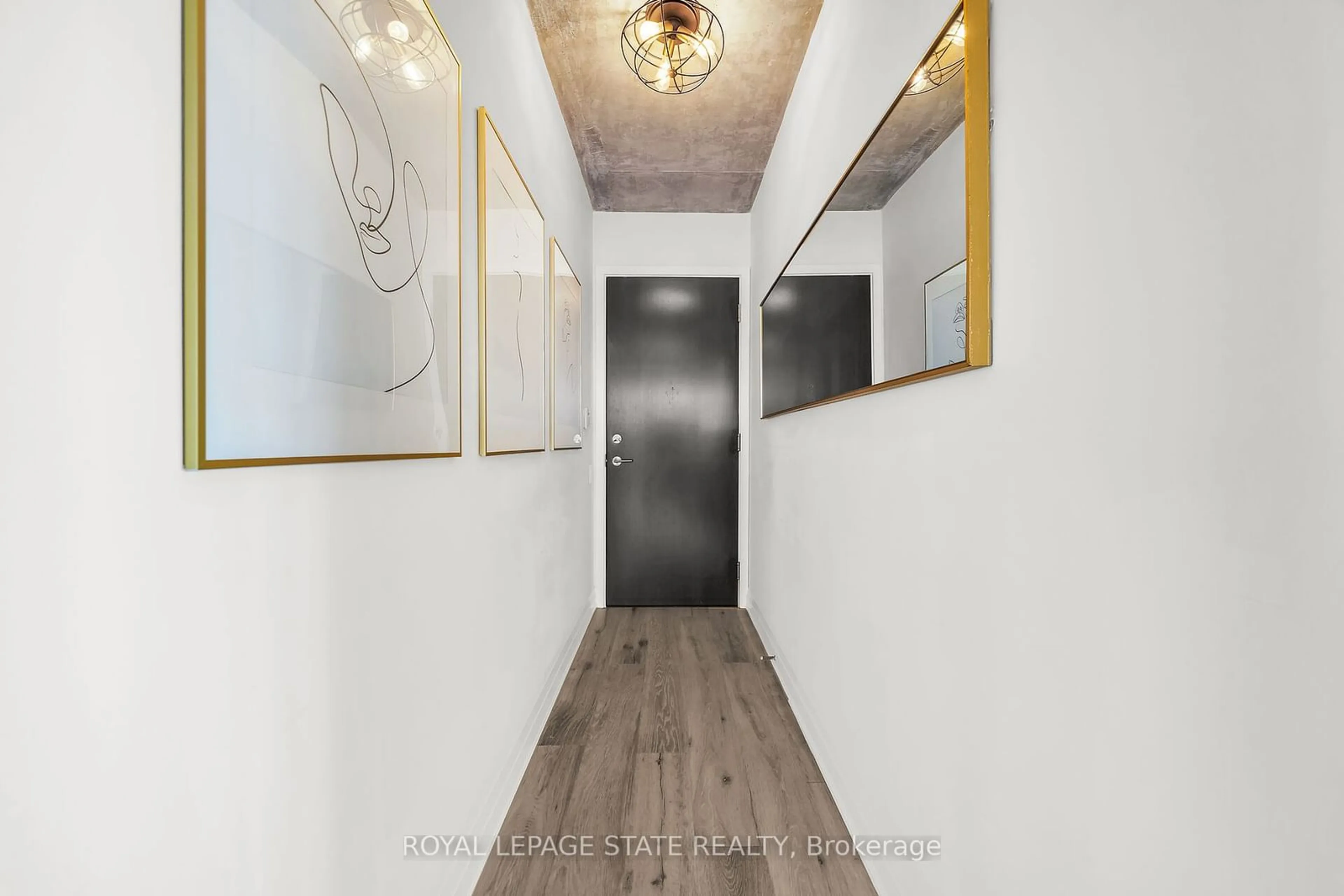 Indoor entryway, wood floors for 105 The Queensway #1203, Toronto Ontario M6S 5B5