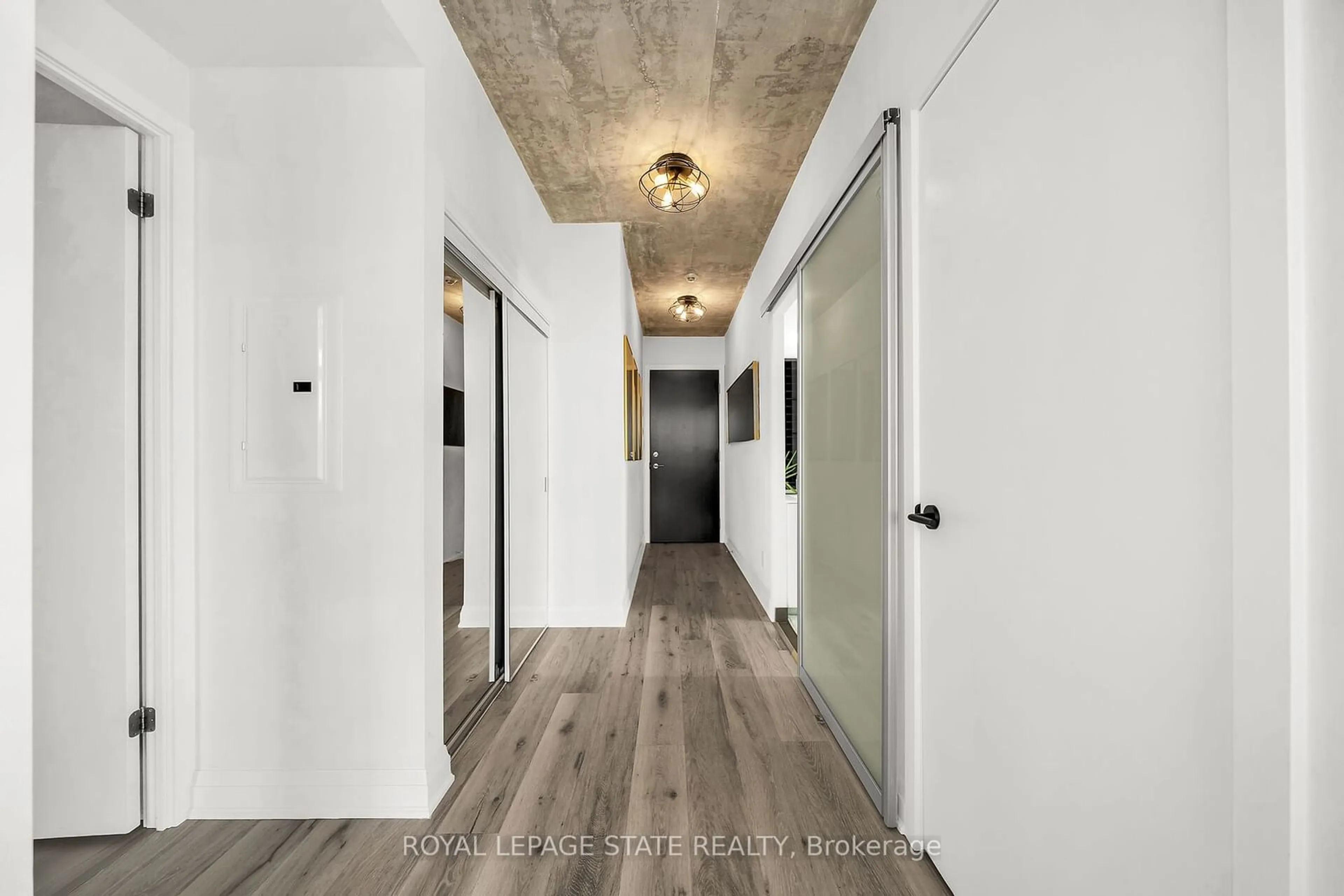 Indoor entryway, wood floors for 105 The Queensway #1203, Toronto Ontario M6S 5B5