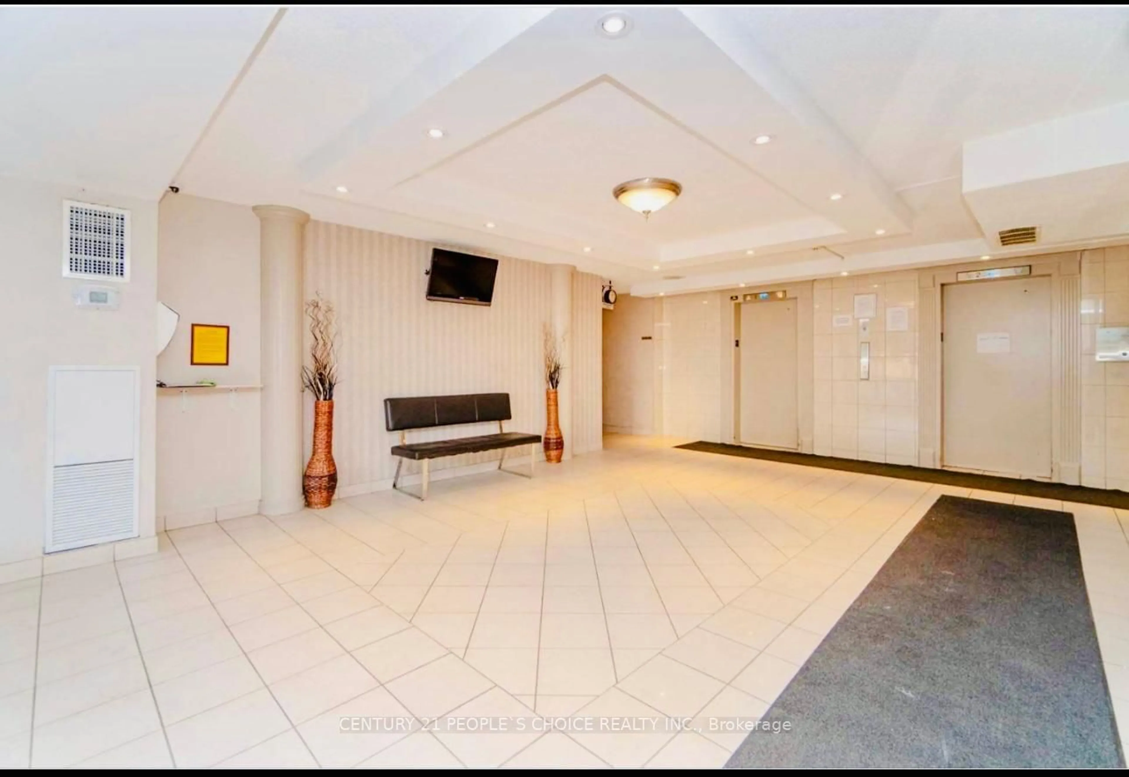 Indoor lobby, unknown floor for 21 Knightsbridge Rd #1205, Brampton Ontario L6T 3Y1