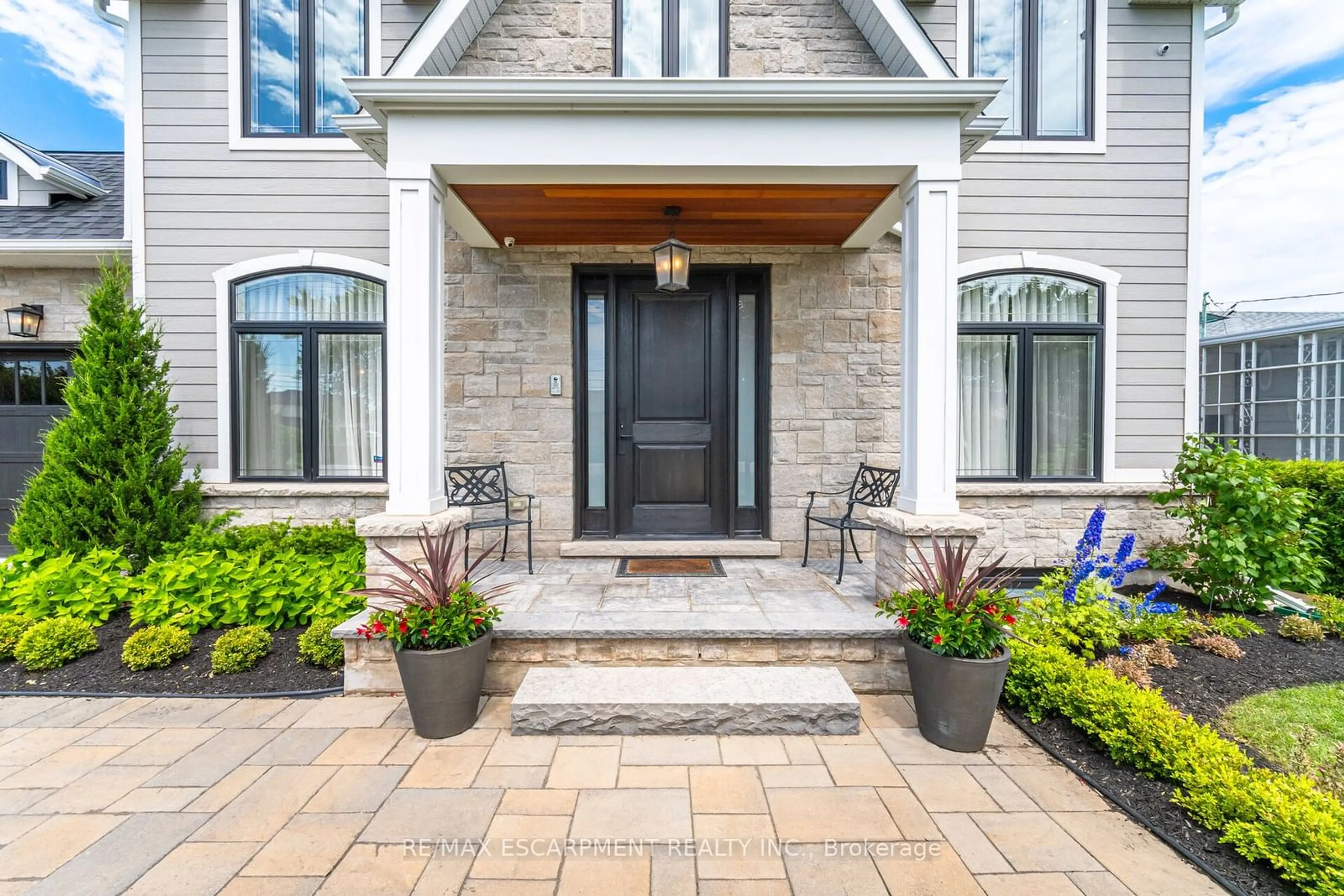 Indoor entryway, wood floors for 339 Morden Rd, Oakville Ontario L6K 2S9