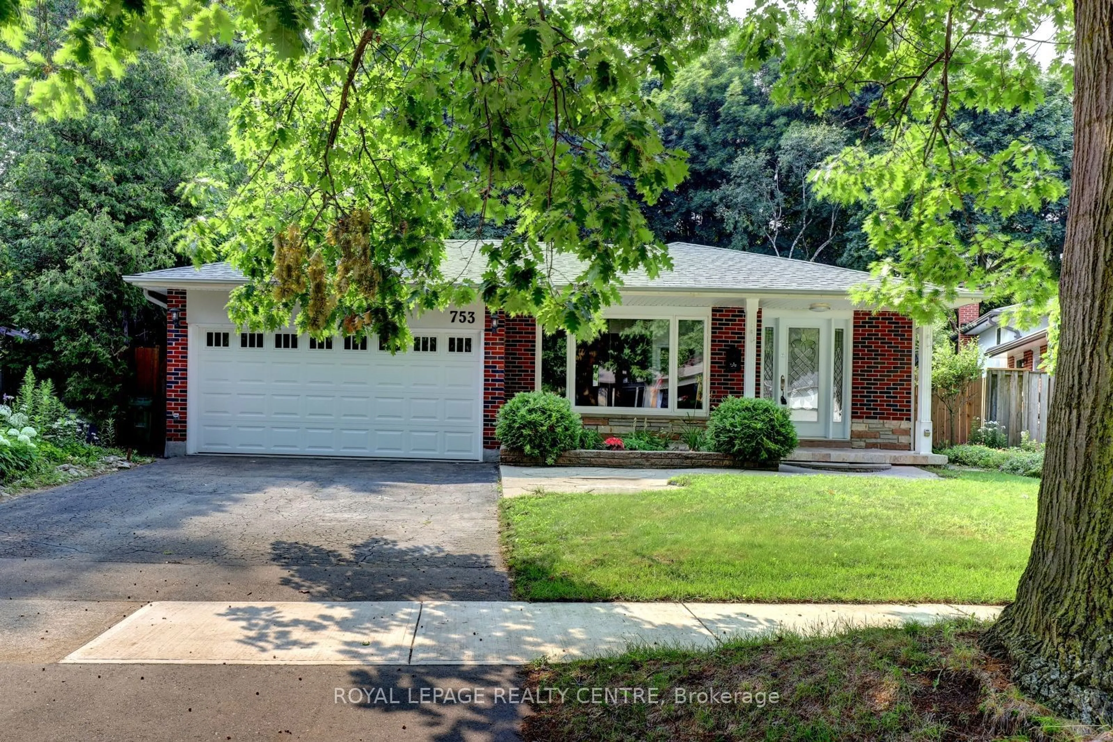 Home with brick exterior material for 753 Fletcher Valley Cres, Mississauga Ontario L5J 2X4