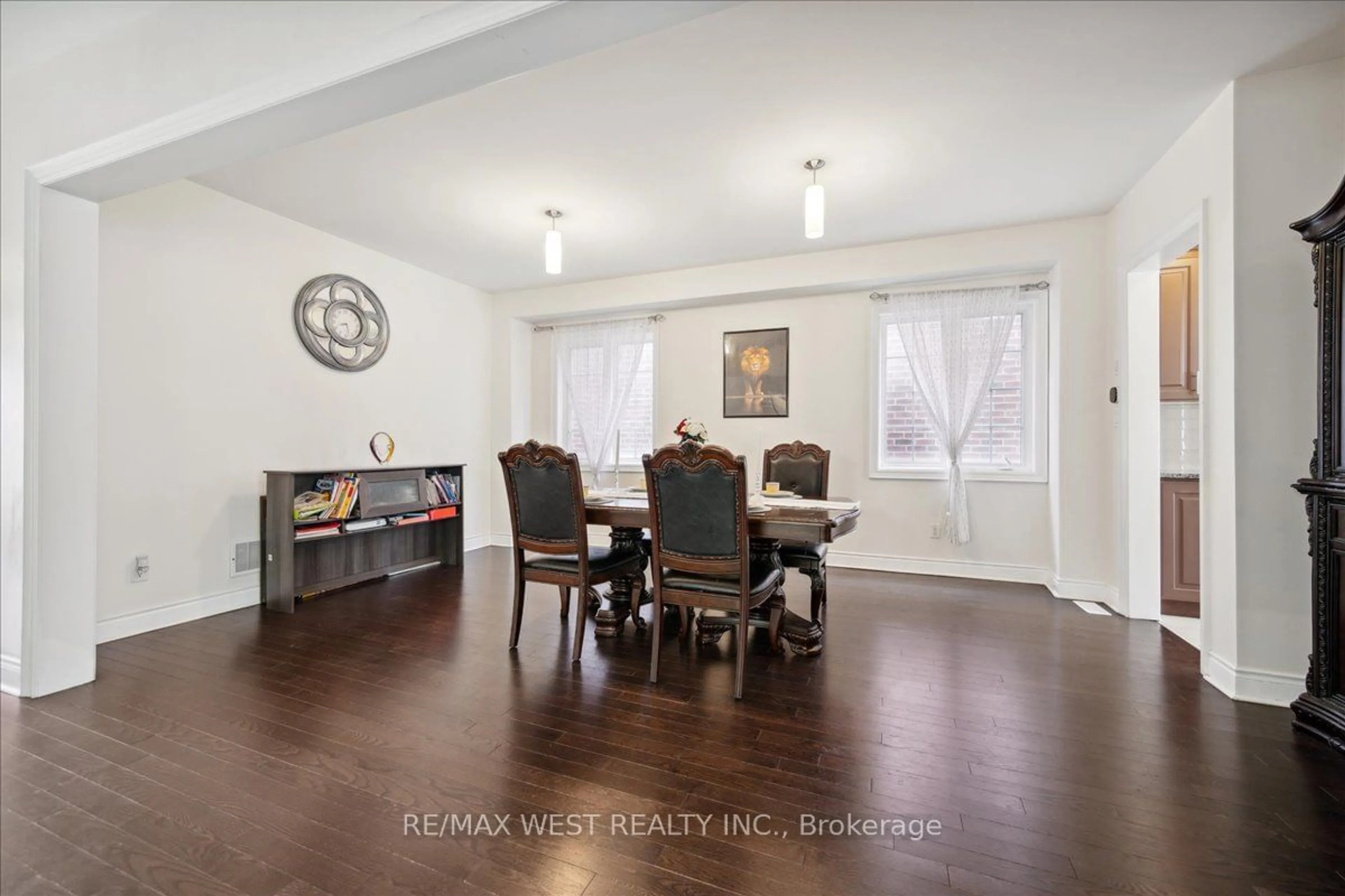 Dining room, wood floors, cottage for 4 Landview Rd, Brampton Ontario L6P 4G4