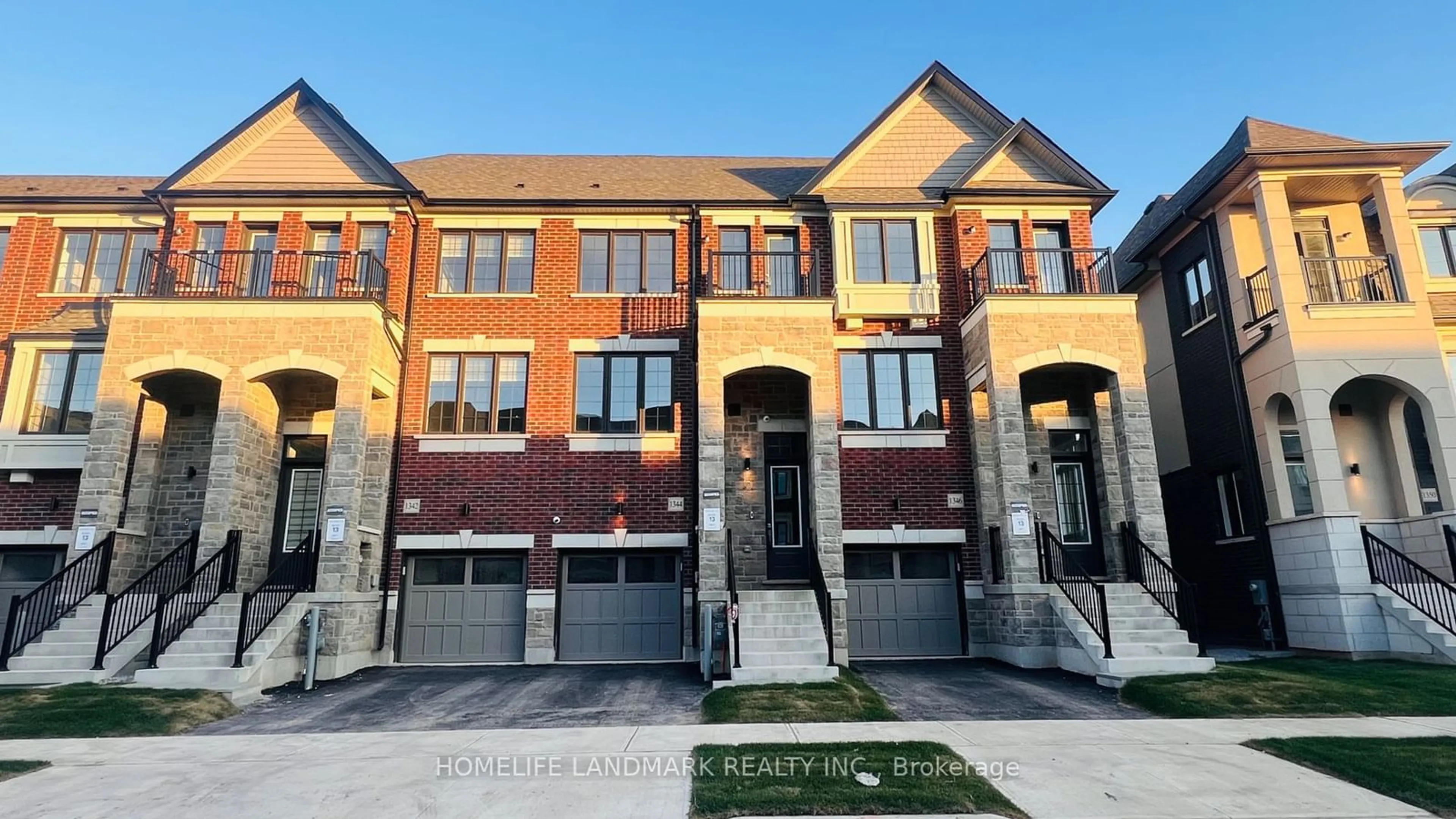 A pic from exterior of the house or condo, the street view for 1344 Kaniv St, Oakville Ontario L6M 0L8