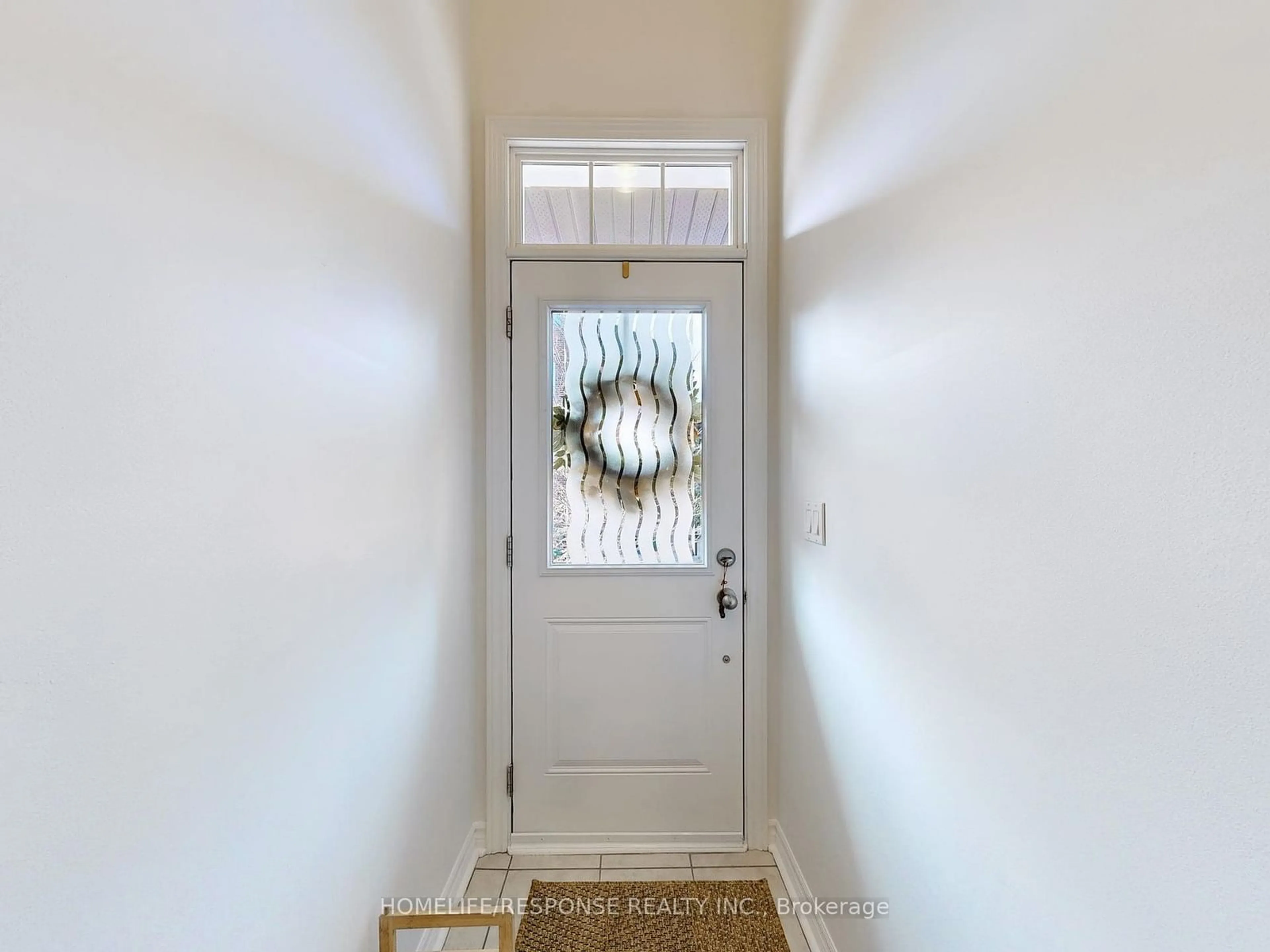 Indoor entryway, wood floors for 971 REIMER COMMON, Burlington Ontario L7R 0C9