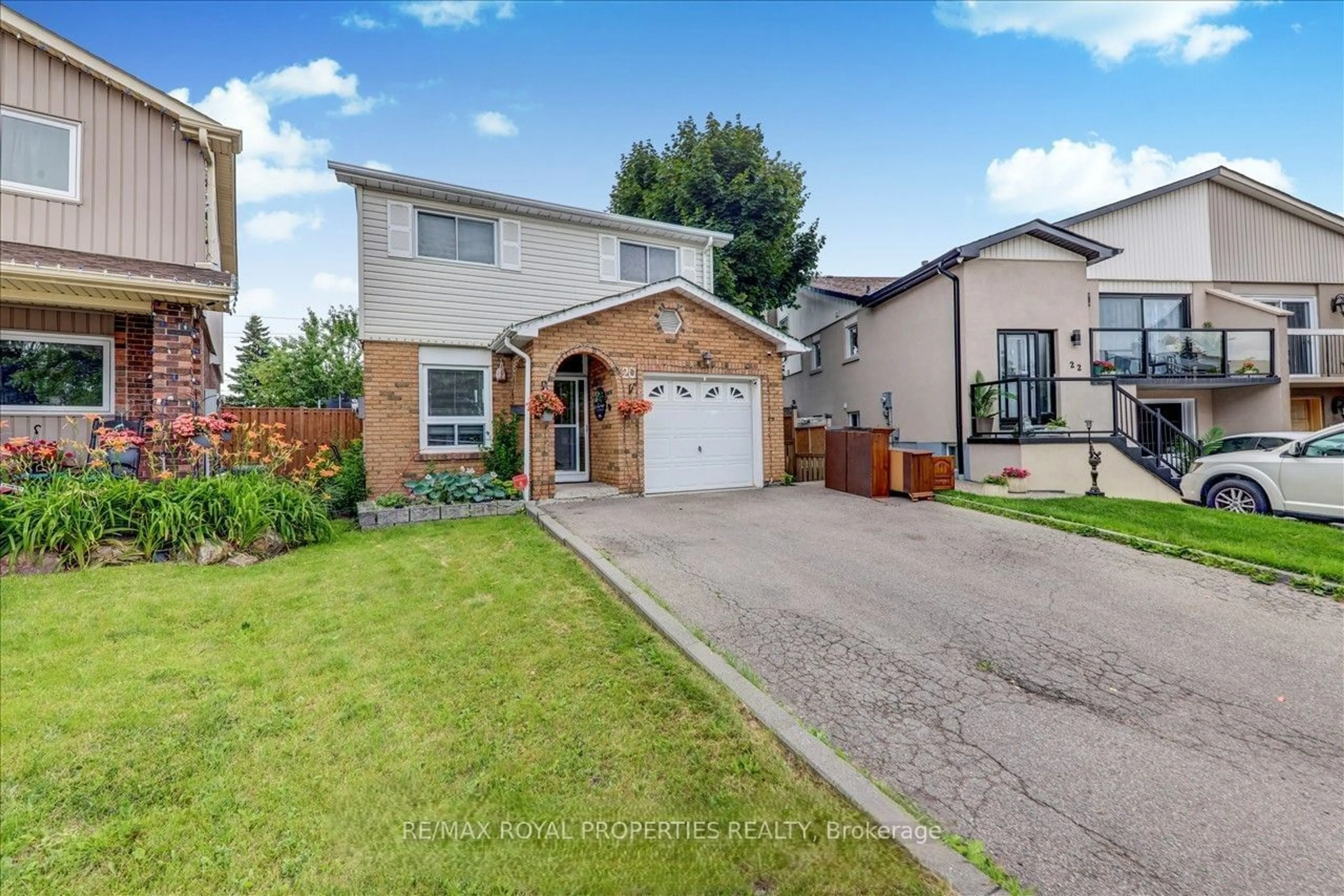 Frontside or backside of a home, the street view for 20 Histon Cres, Brampton Ontario L6V 3R1