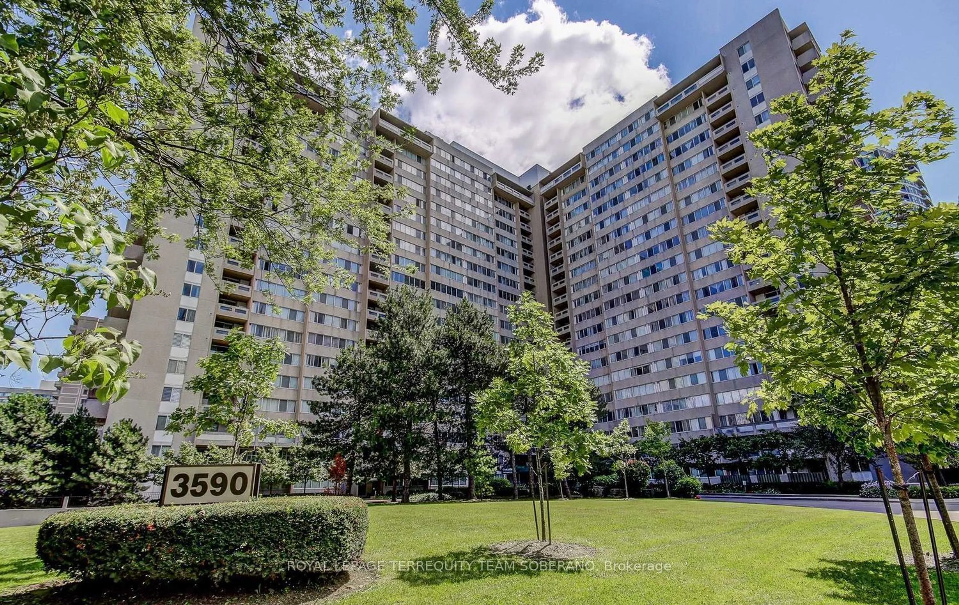 A pic from exterior of the house or condo, the street view for 3590 Kaneff Cres #2002, Mississauga Ontario L5A 3X3