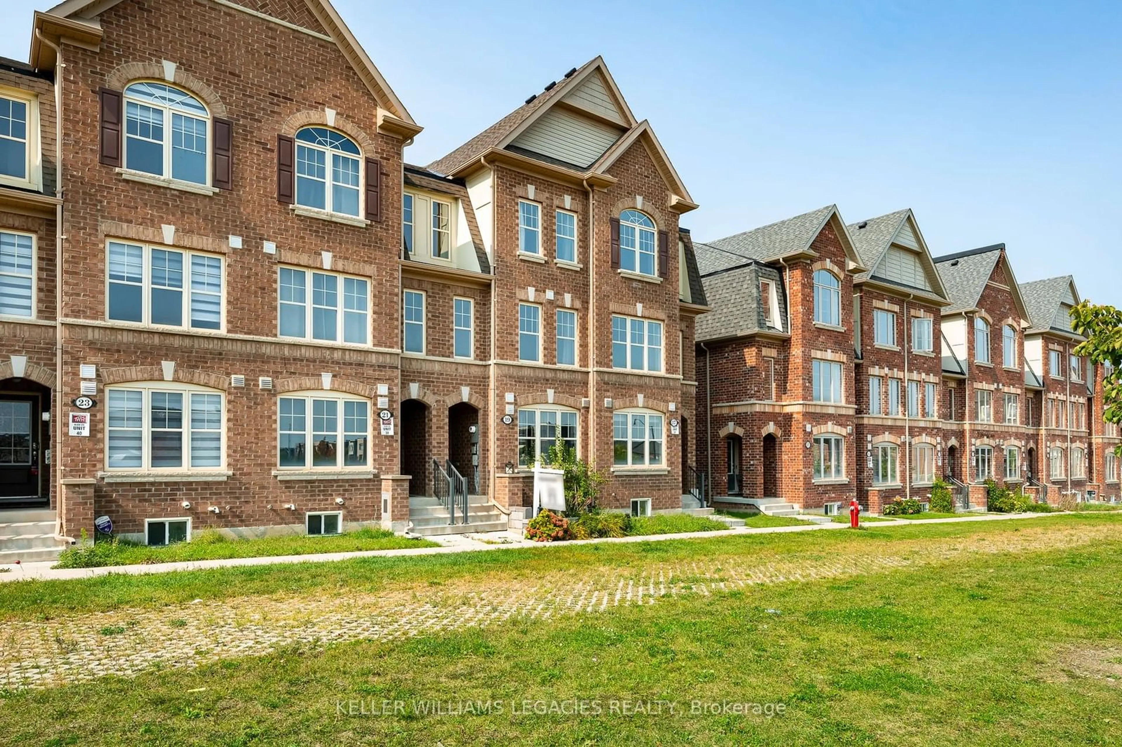 Home with brick exterior material for 19 Sudeley Lane, Brampton Ontario L7A 4Z7