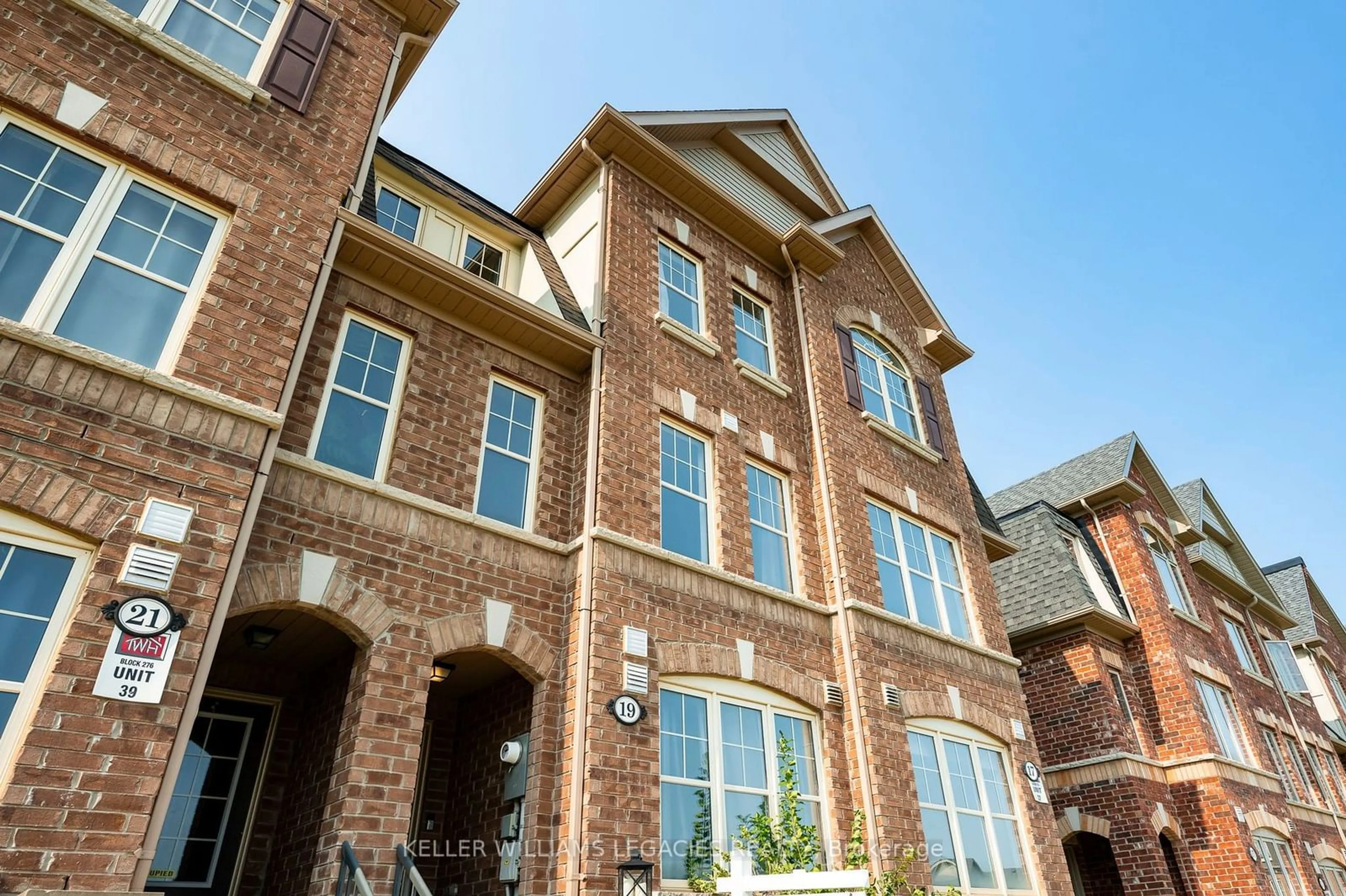 Home with brick exterior material for 19 Sudeley Lane, Brampton Ontario L7A 4Z7