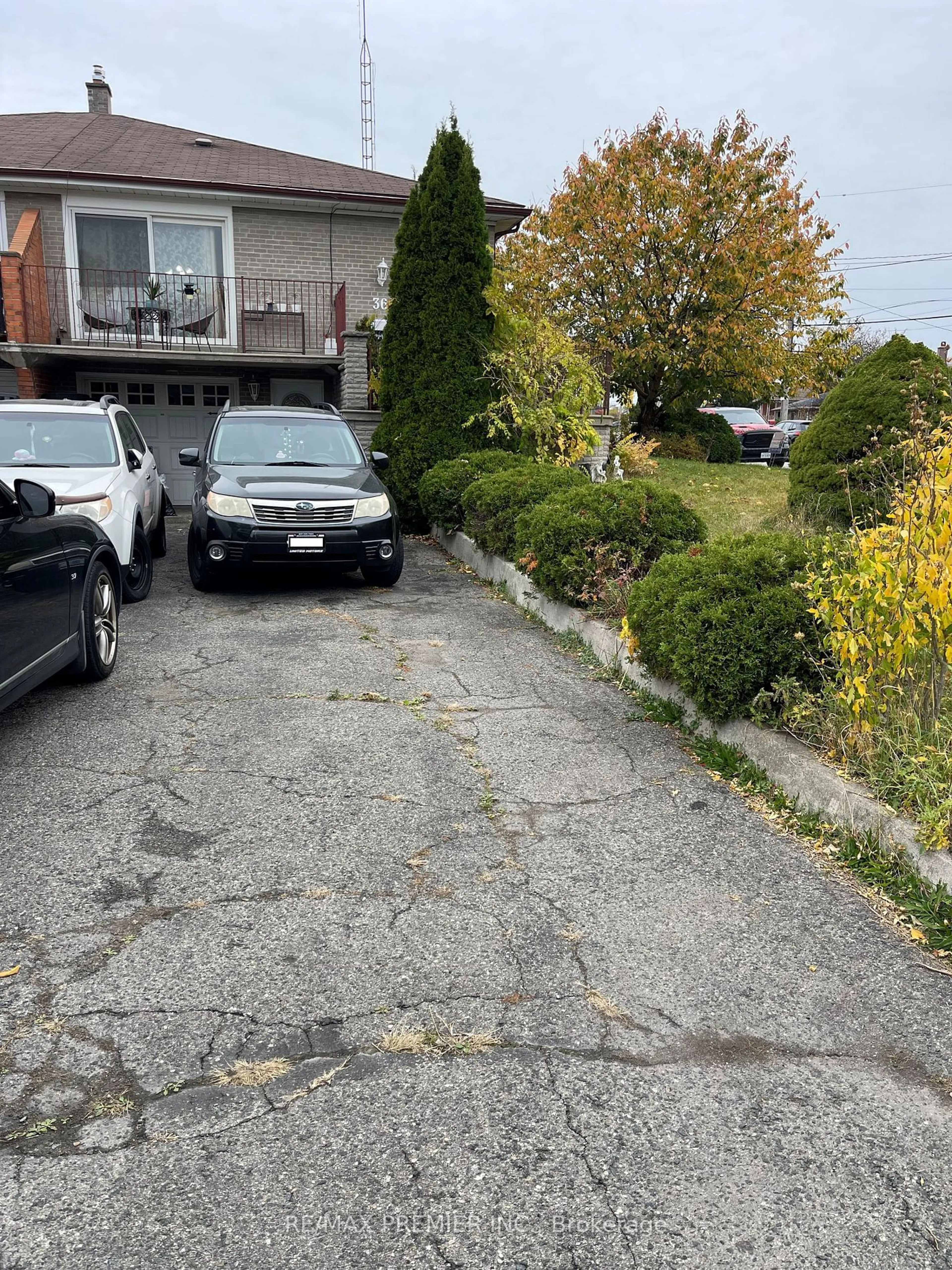 Frontside or backside of a home, the street view for 36 Newlin Cres, Toronto Ontario M3L 1X6