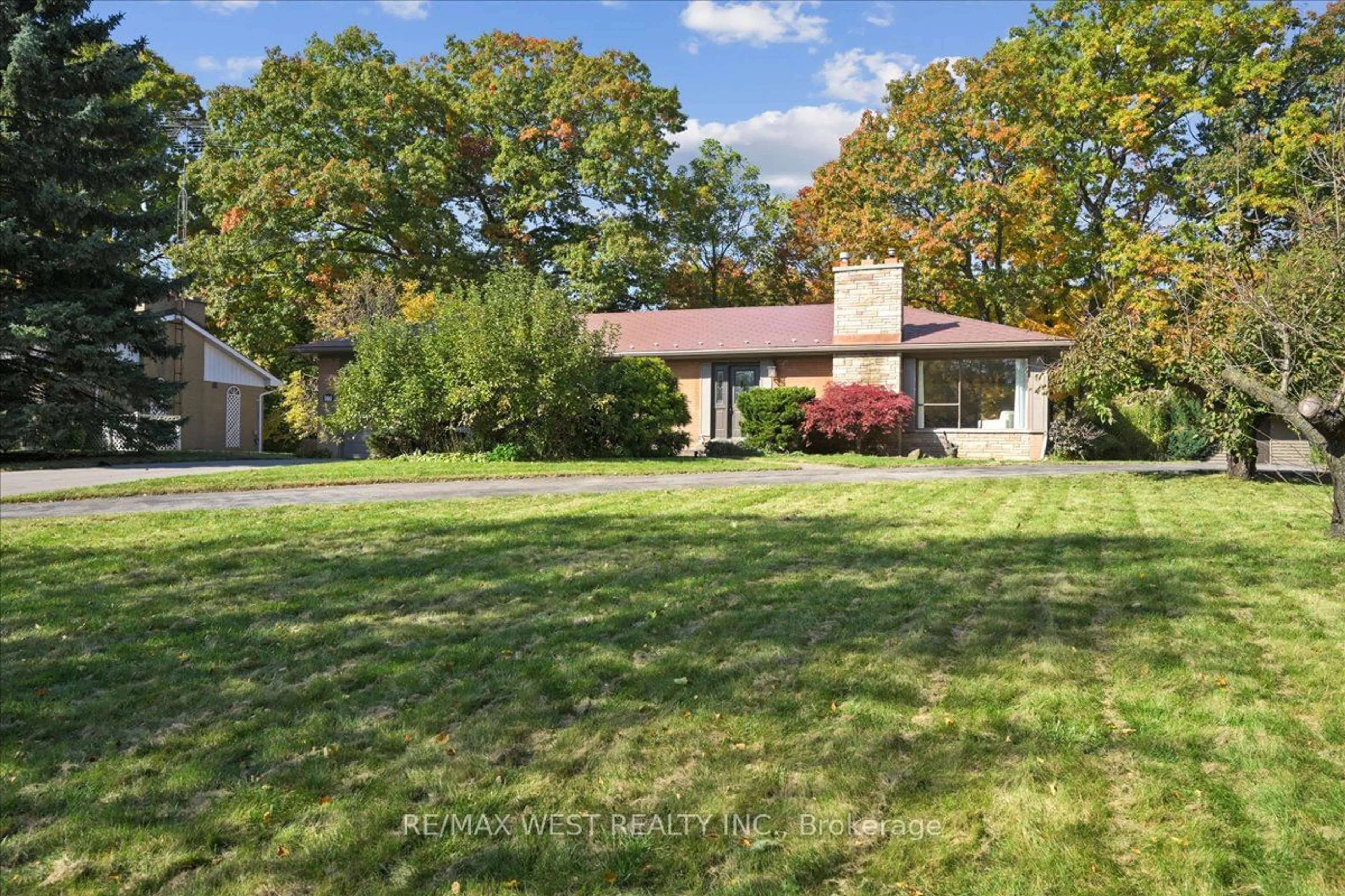 A pic from exterior of the house or condo, the fenced backyard for 69 Rancliffe Rd, Oakville Ontario L6H 1B1