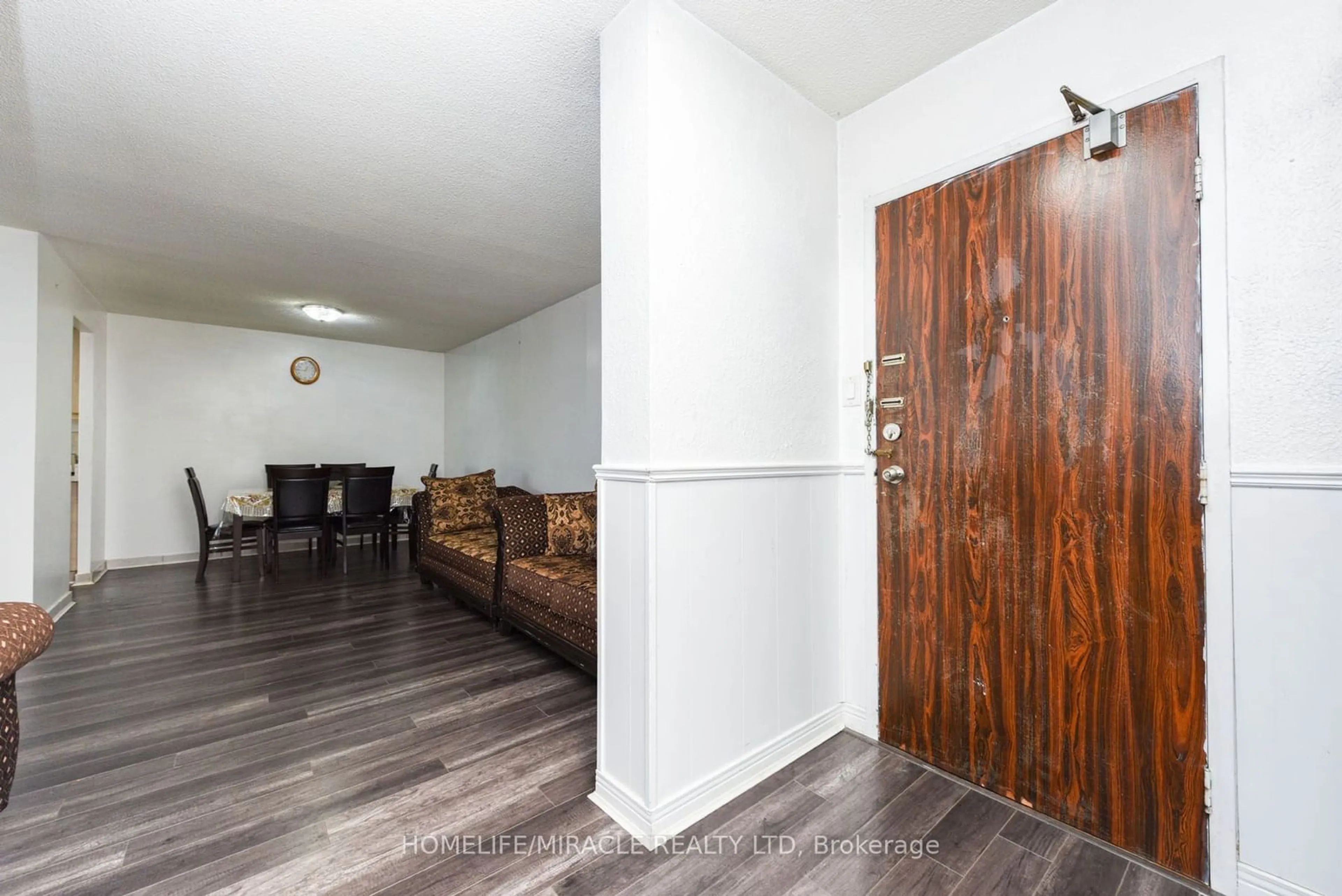 Indoor foyer, wood floors for 18 Knightbridge Rd #2005, Brampton Ontario L6T 3X5