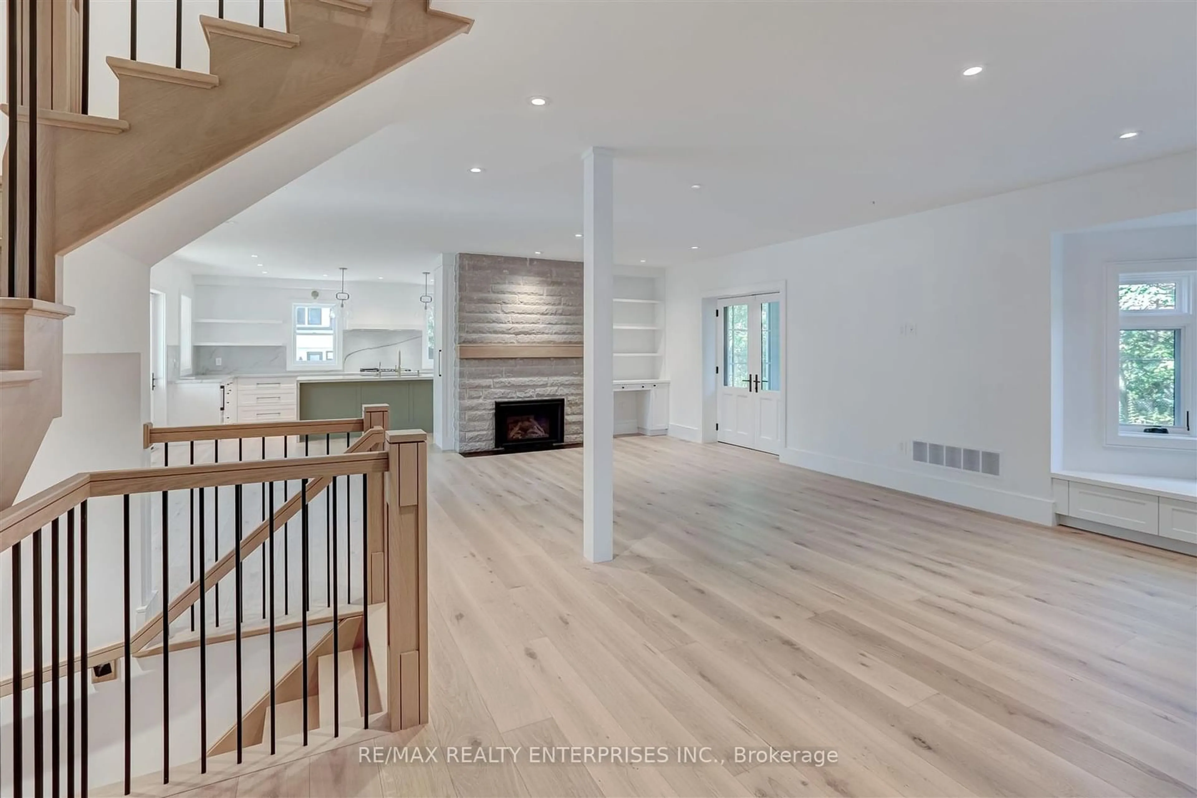 Indoor foyer, wood floors for 1160 Clarkson Rd, Mississauga Ontario L5J 2W2