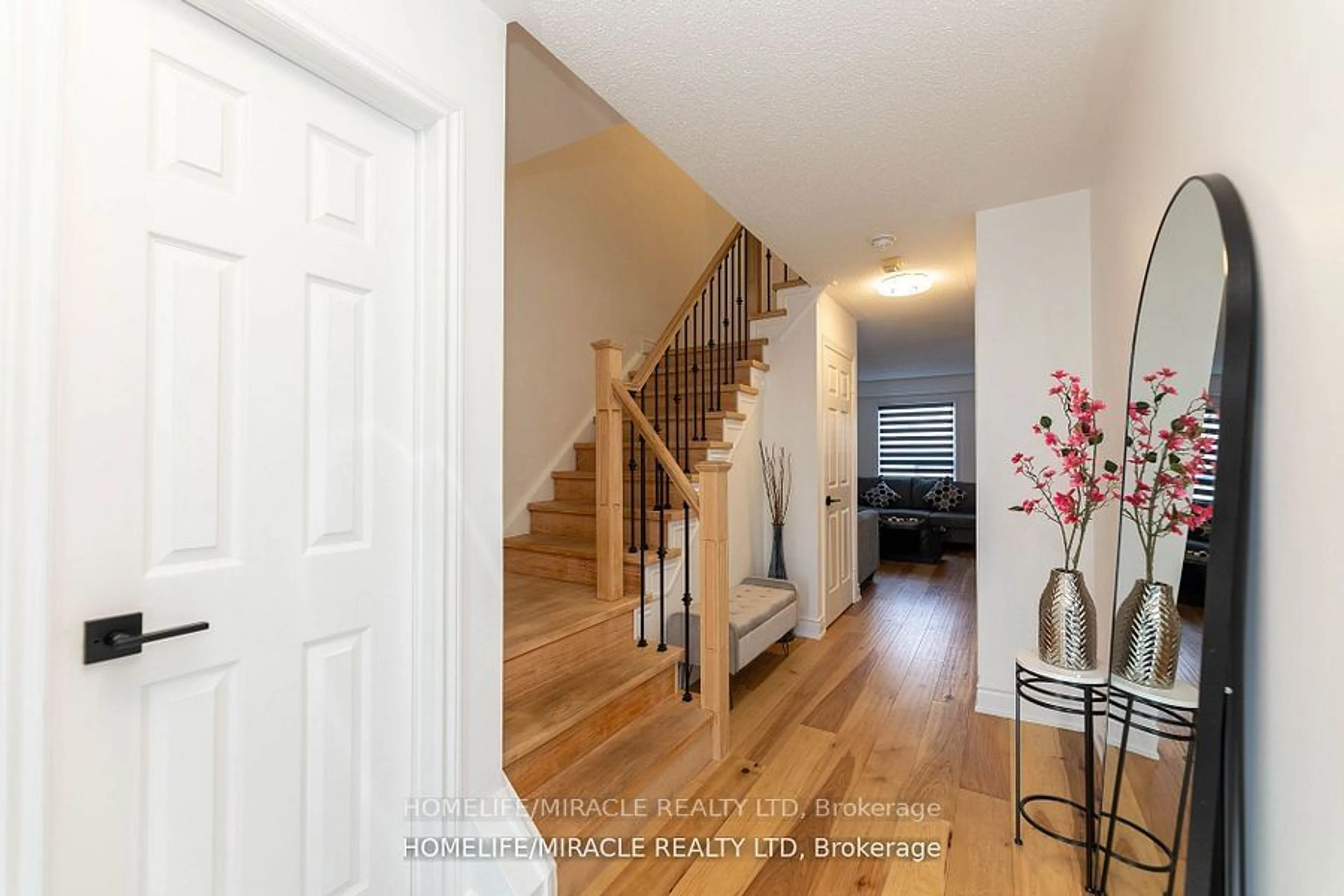 Indoor entryway, wood floors for 10 Weatherell Dr, Brampton Ontario L7A 1Y7