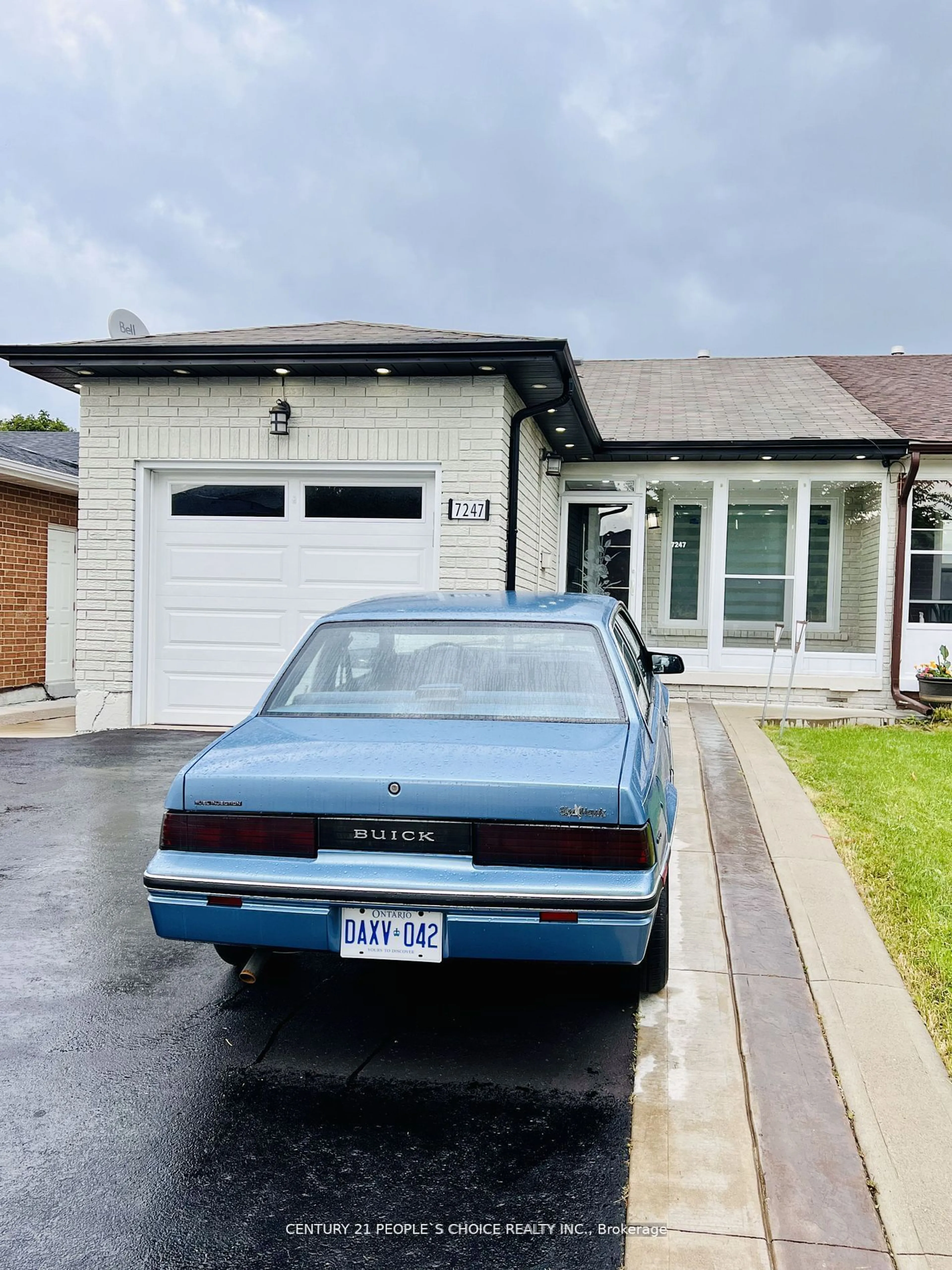 Frontside or backside of a home, the street view for 7247 Sigsbee Dr, Mississauga Ontario L4T 3L6