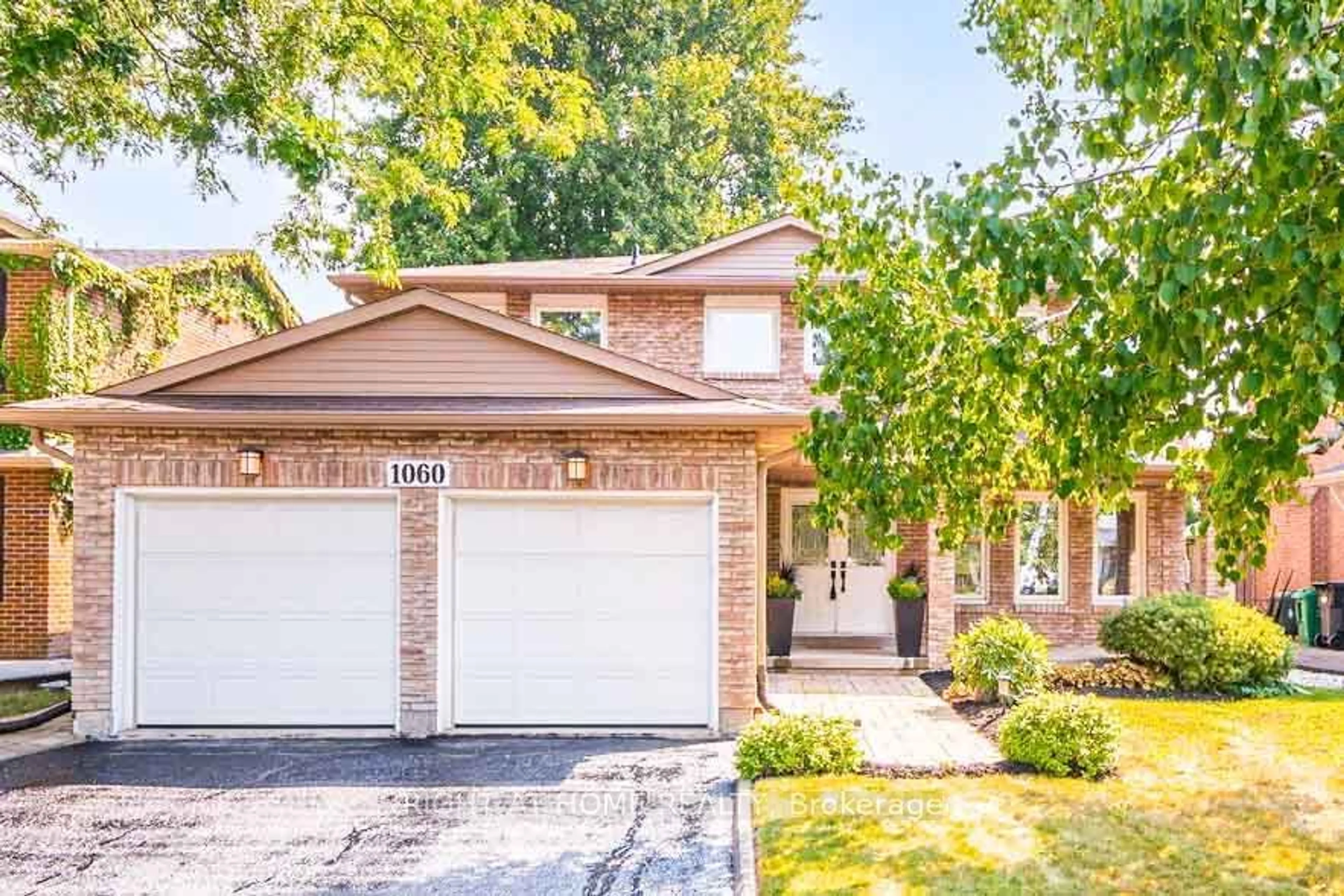 Home with brick exterior material for 1060 Vanier Dr, Mississauga Ontario L5H 3X1