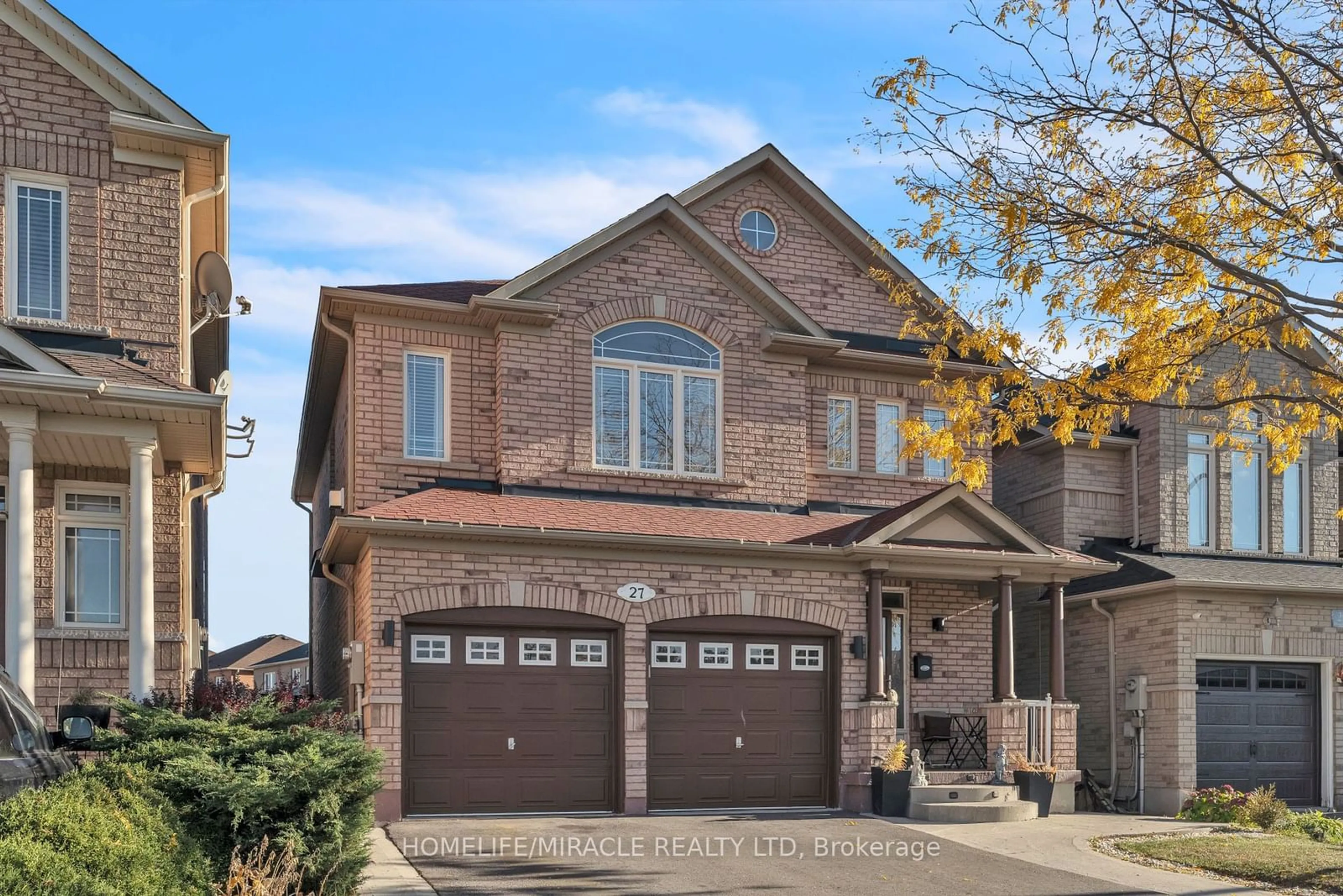 Home with brick exterior material for 27 Putnam Dr, Brampton Ontario L7A 3S9