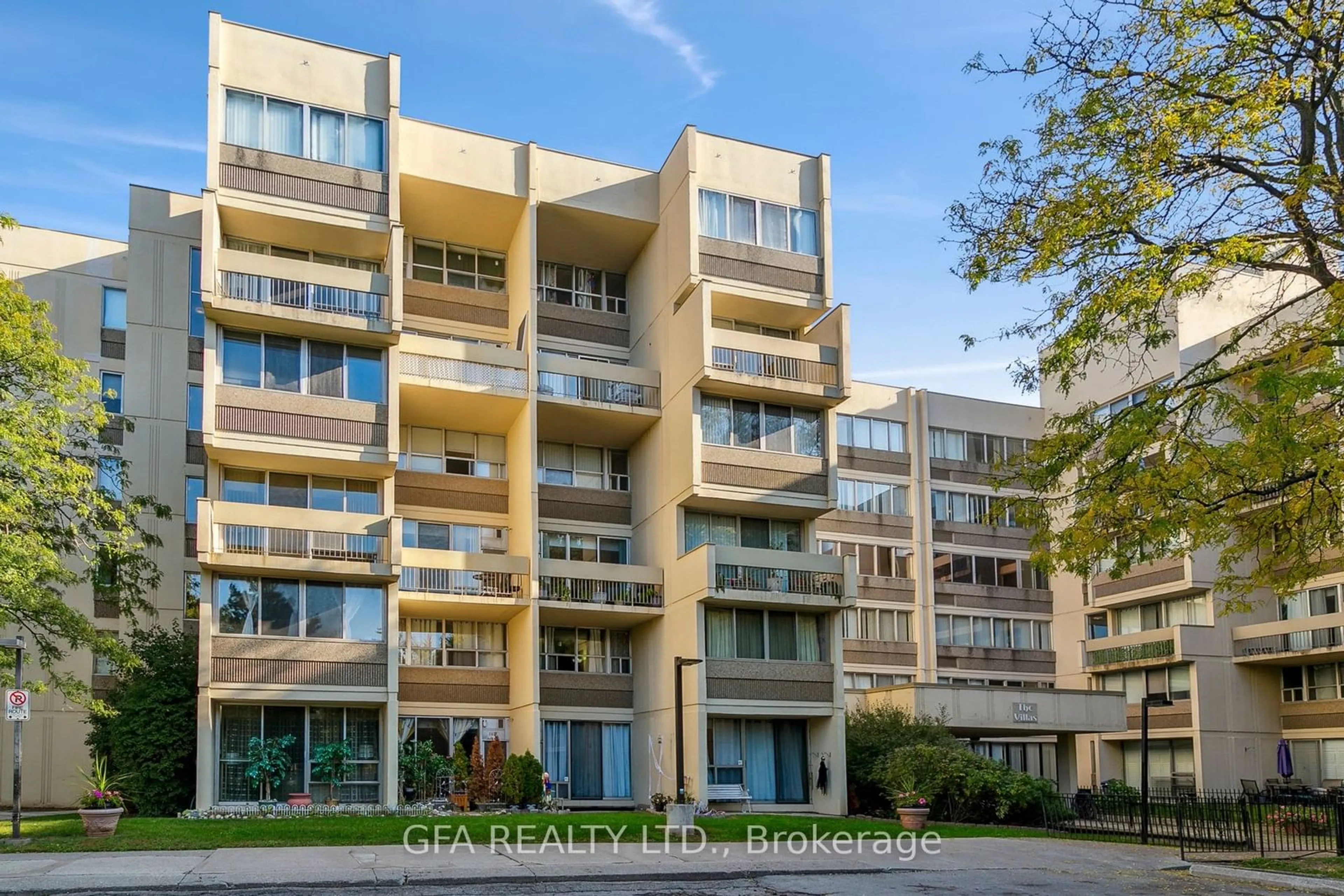 A pic from exterior of the house or condo, the front or back of building for 1300 Marlborough Crt #309, Oakville Ontario L6H 2S2