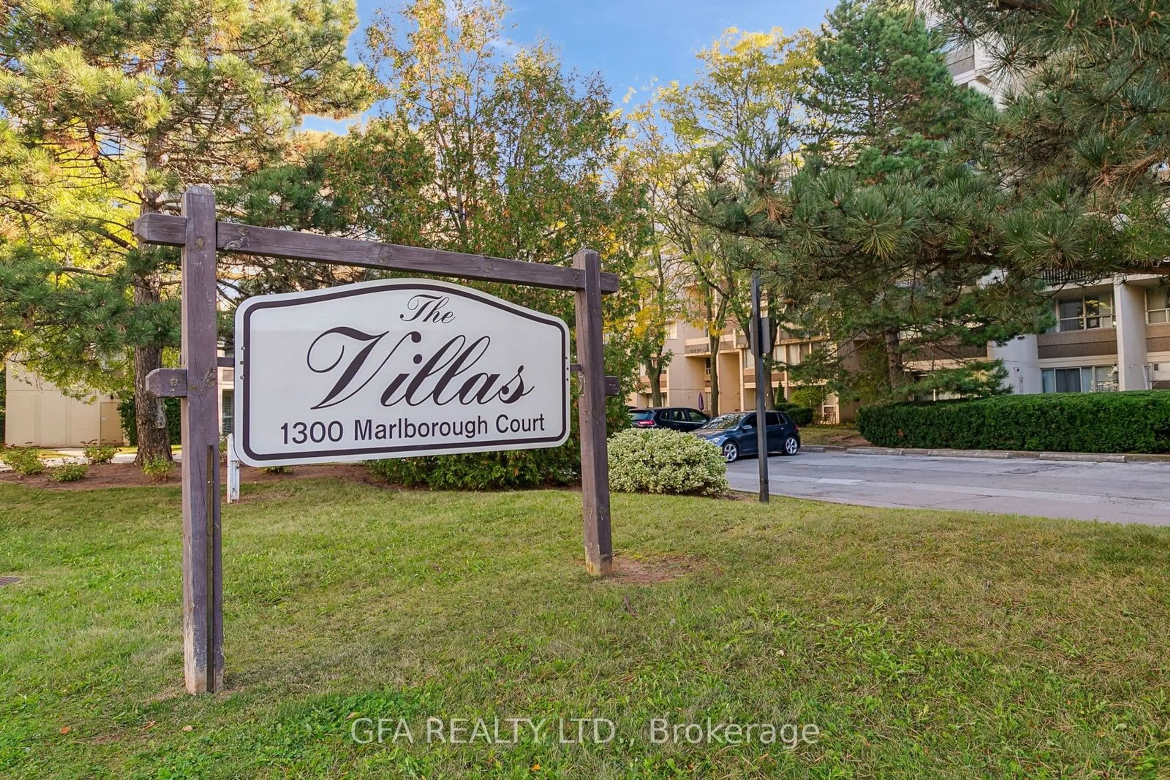 A pic from exterior of the house or condo, the street view for 1300 Marlborough Crt #309, Oakville Ontario L6H 2S2