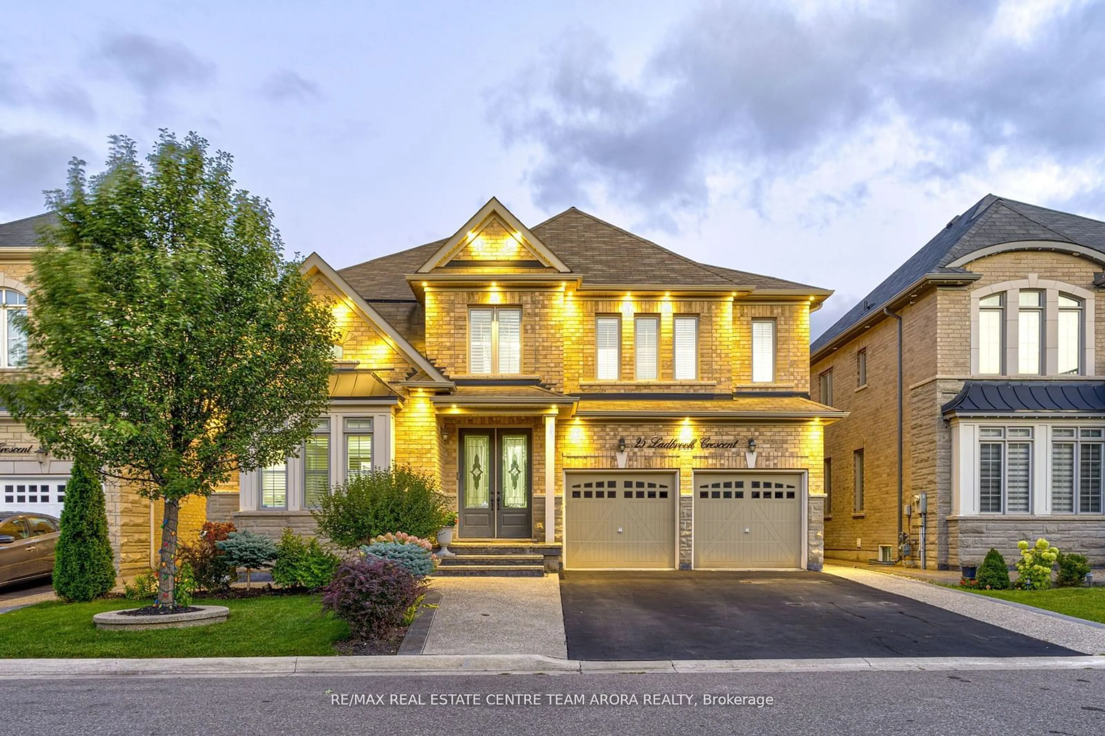 Frontside or backside of a home, the street view for 25 Ladbrook Cres, Brampton Ontario L6X 5H7