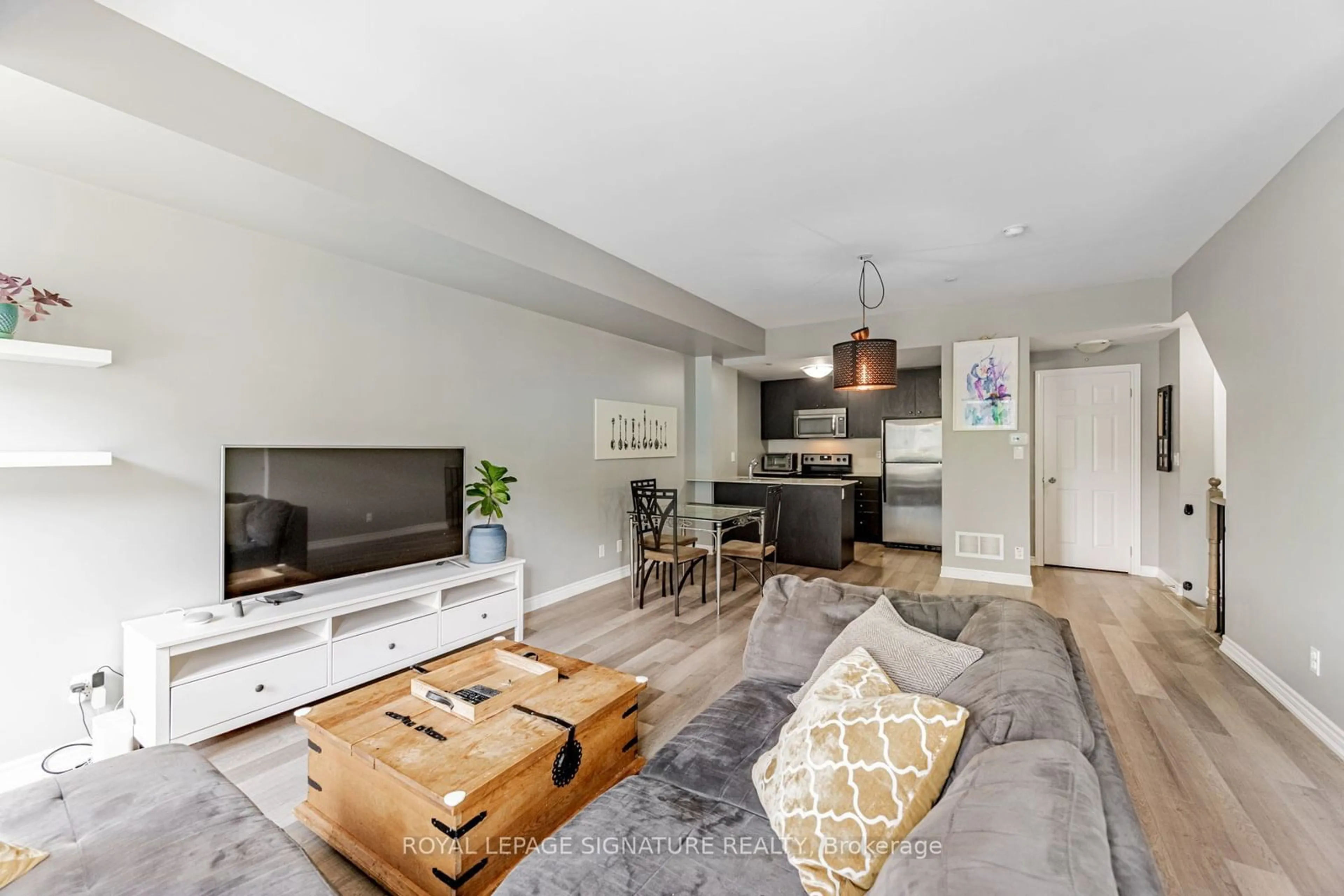 Living room, wood floors for 130 Twenty Fourth St #70, Toronto Ontario M8V 0B9