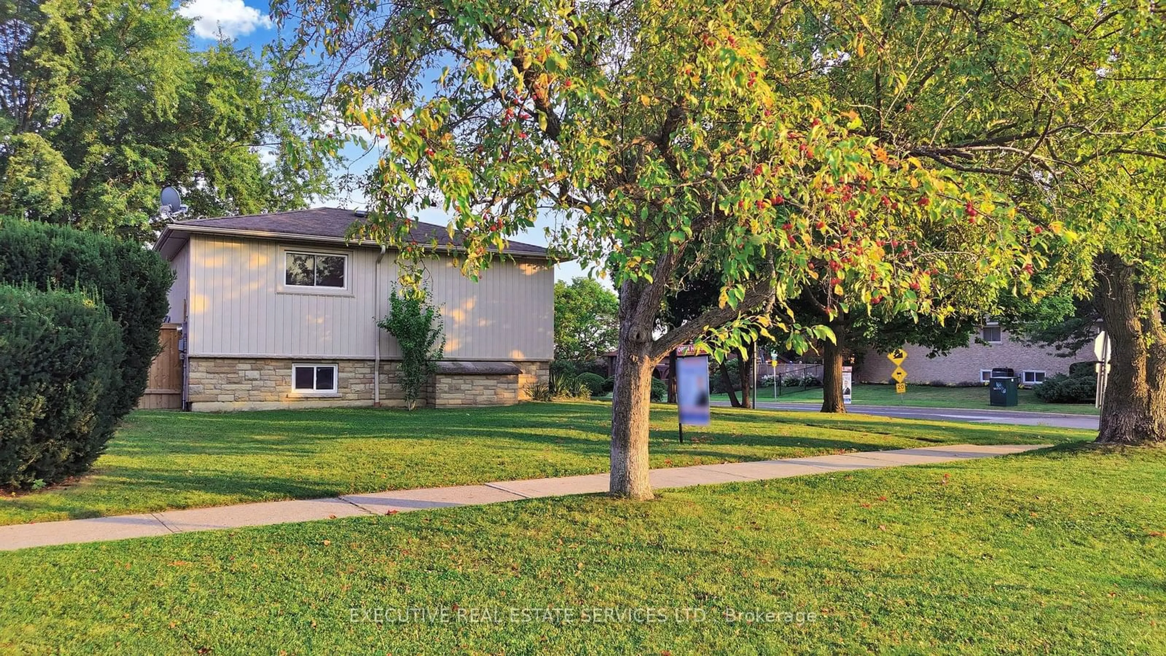 A pic from exterior of the house or condo, the fenced backyard for 141 Humber Lea Rd, Caledon Ontario L7E 3T7